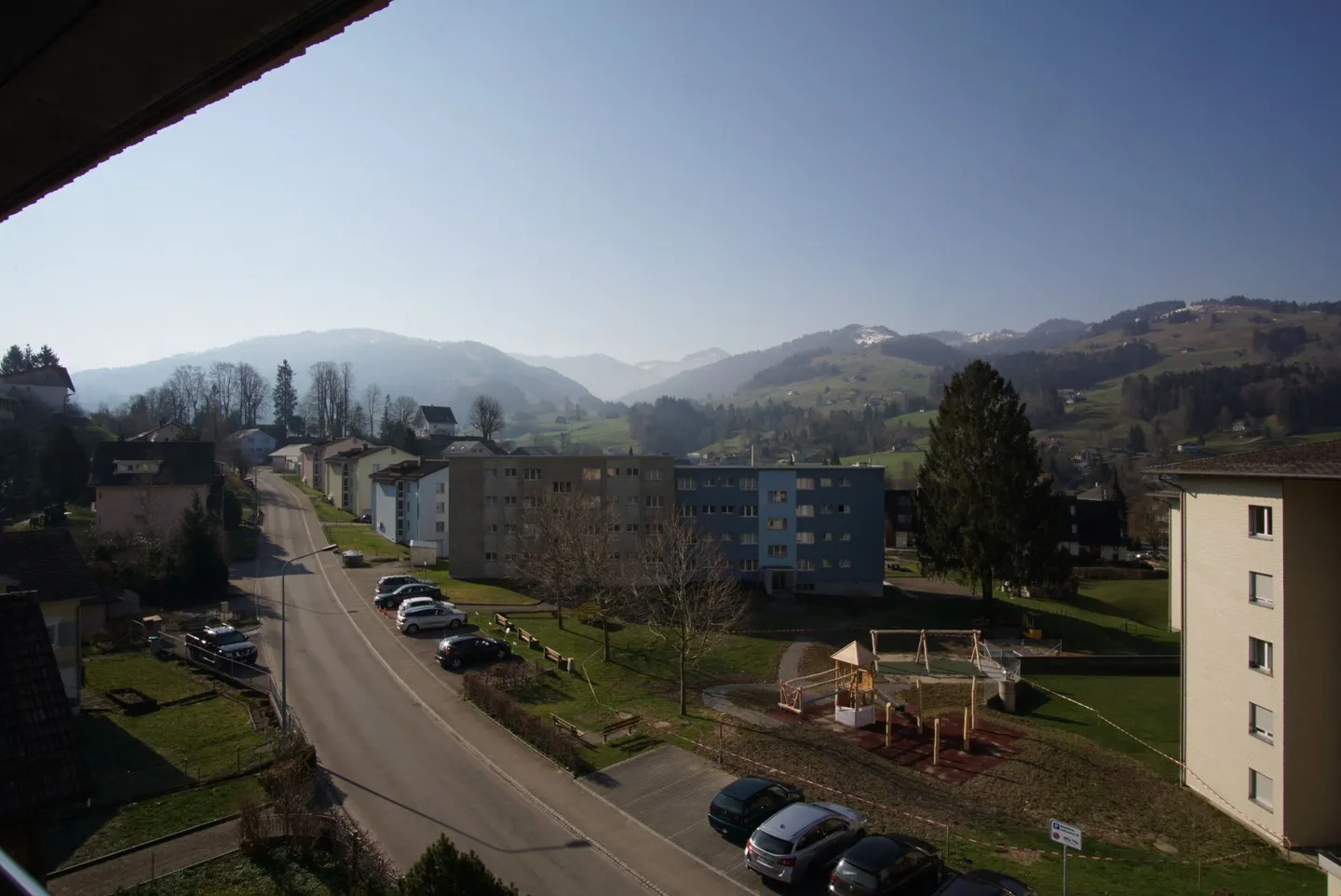 Vorankündigung! Terrasse und Aussicht! grosszügig, hell, preiswert, 5.5-Zimmer-Wohnung mit grosser Terrasse und Sicht in die Berge! - Foto 7 von 7