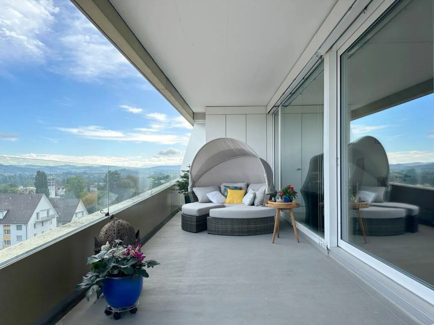 Penthouse apartment with breathtaking views - Photo 13 of 25