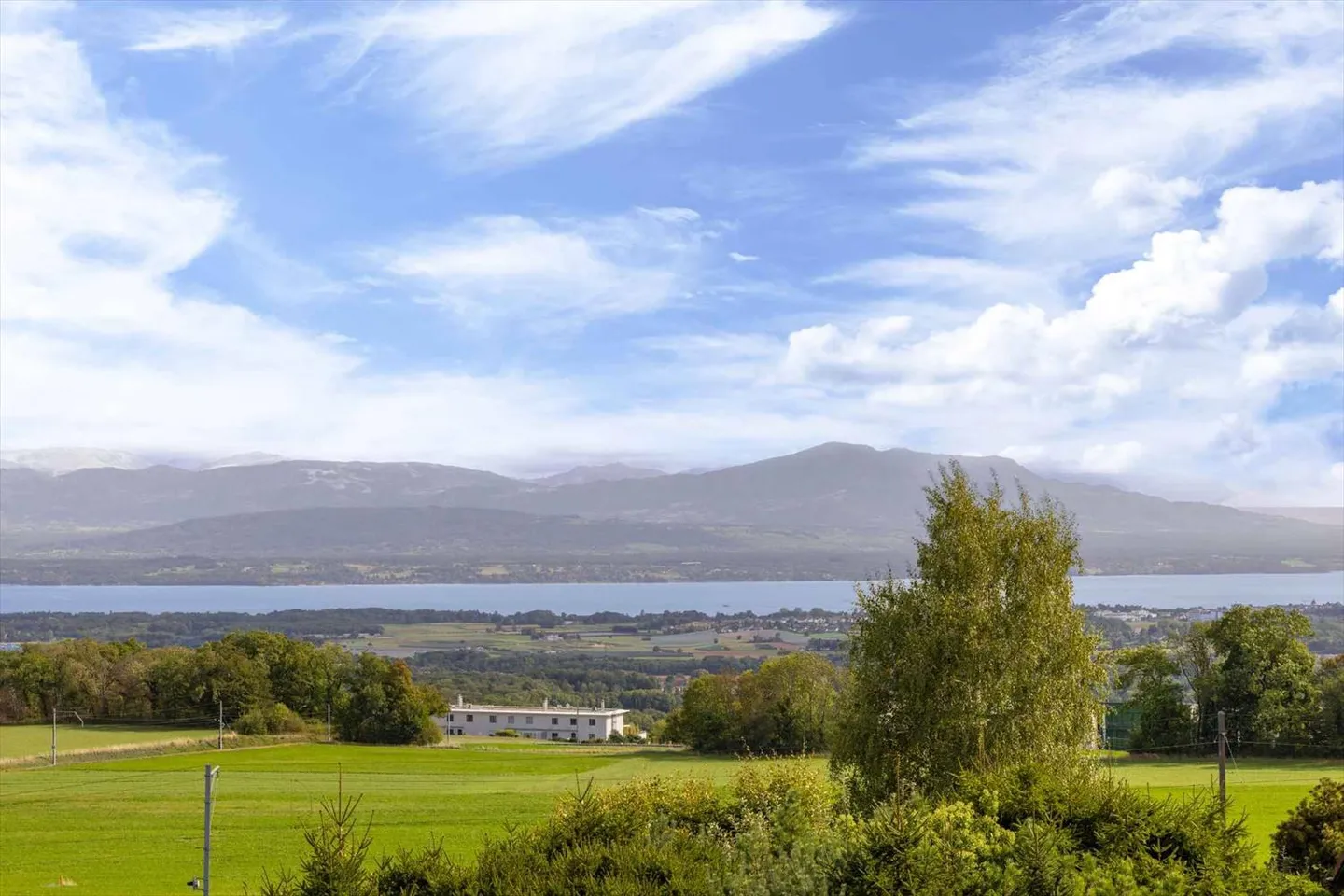 A haven of peace with panoramic views of Lake Geneva - Photo 2 of 12