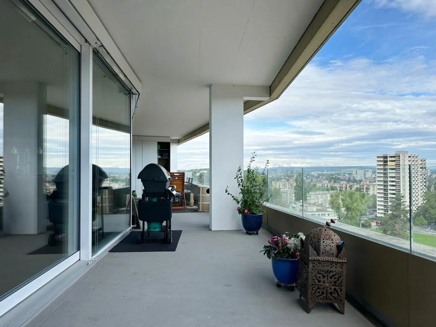 Penthouse apartment with breathtaking views - Photo 14 of 25