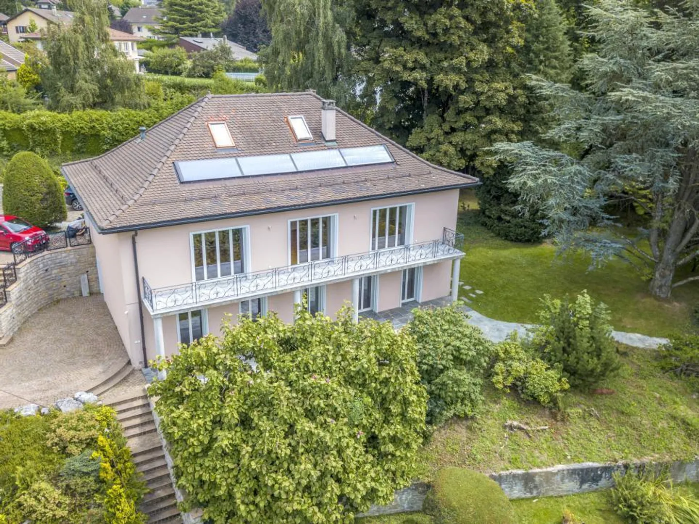 PROPRIETÀ ELEVATA VICINO A LAUSANNE - Foto 1 di 13