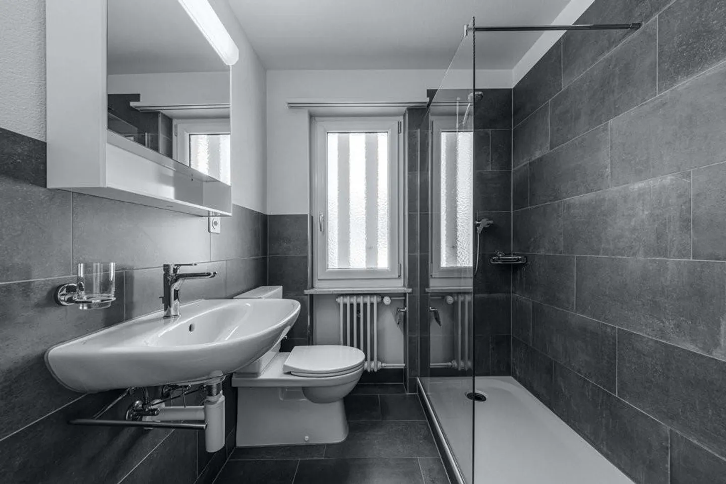 Renovated apartment at a fair price - Photo 3 of 10