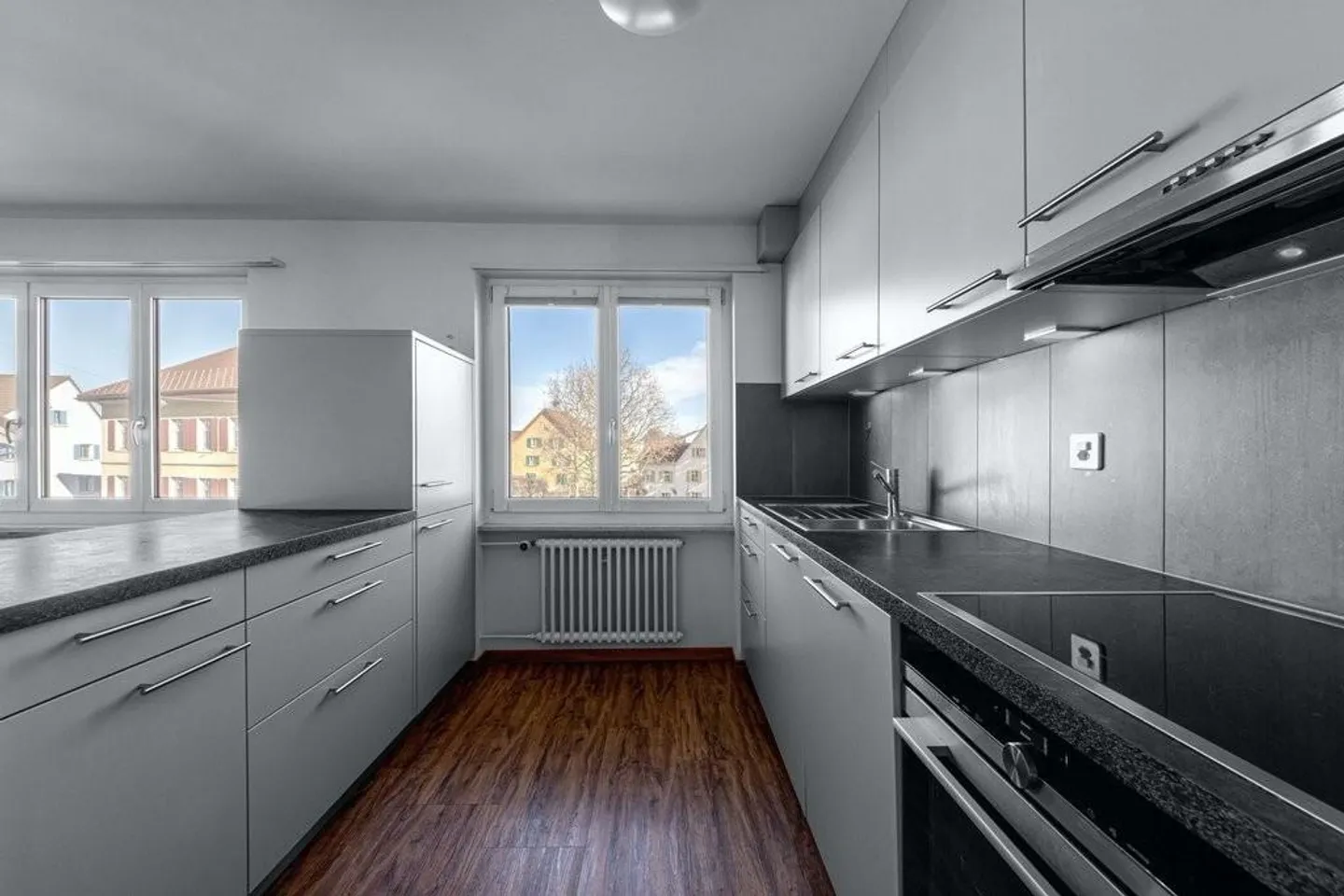 Renovated apartment at a fair price - Photo 5 of 10