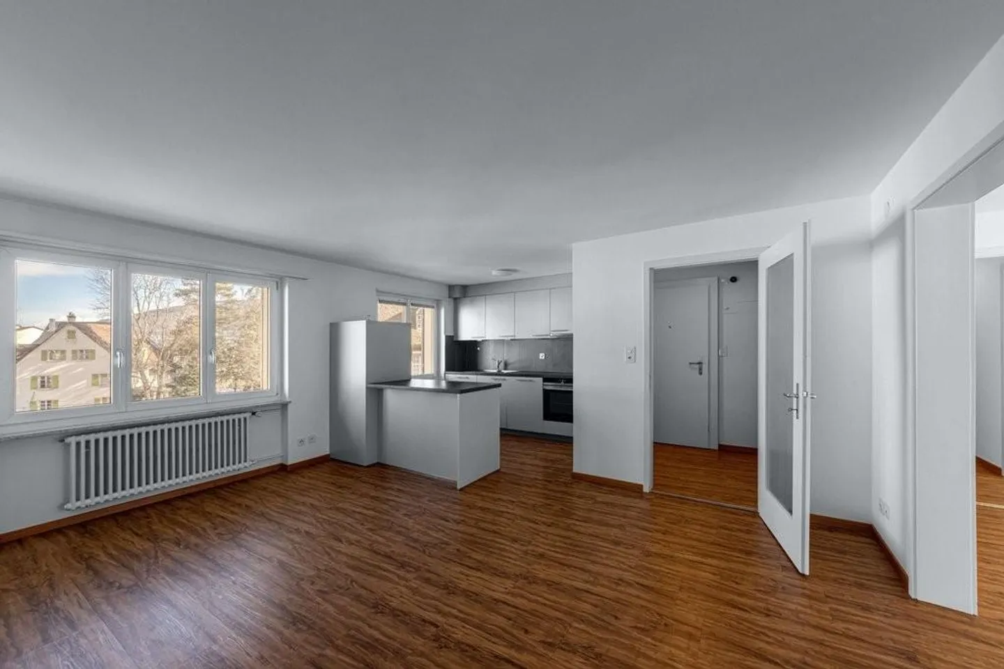 Renovated apartment at a fair price - Photo 6 of 10