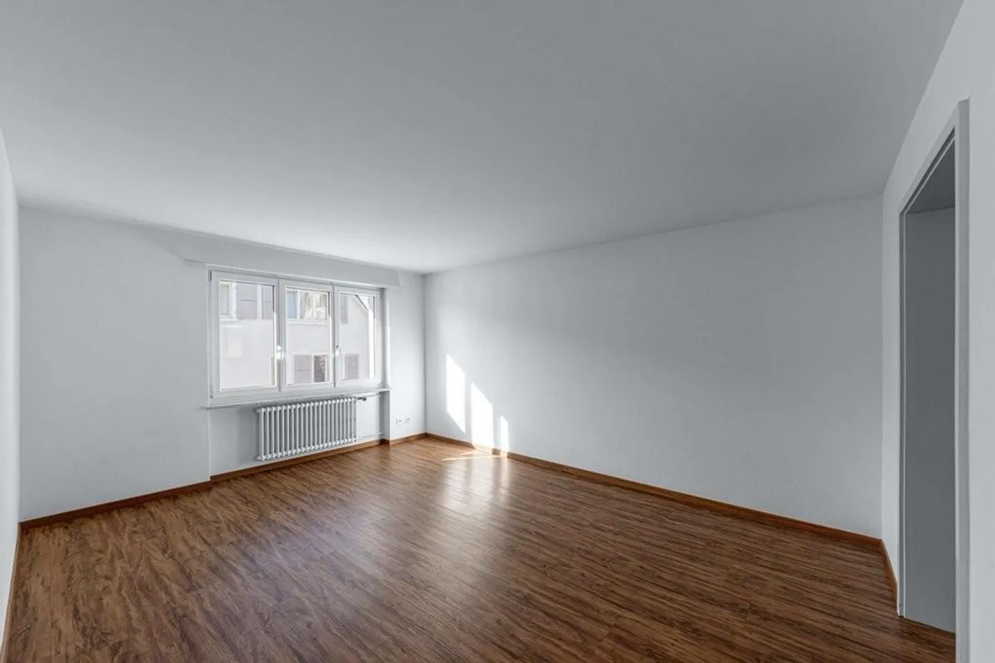 Renovated apartment at a fair price - Photo 7 of 10