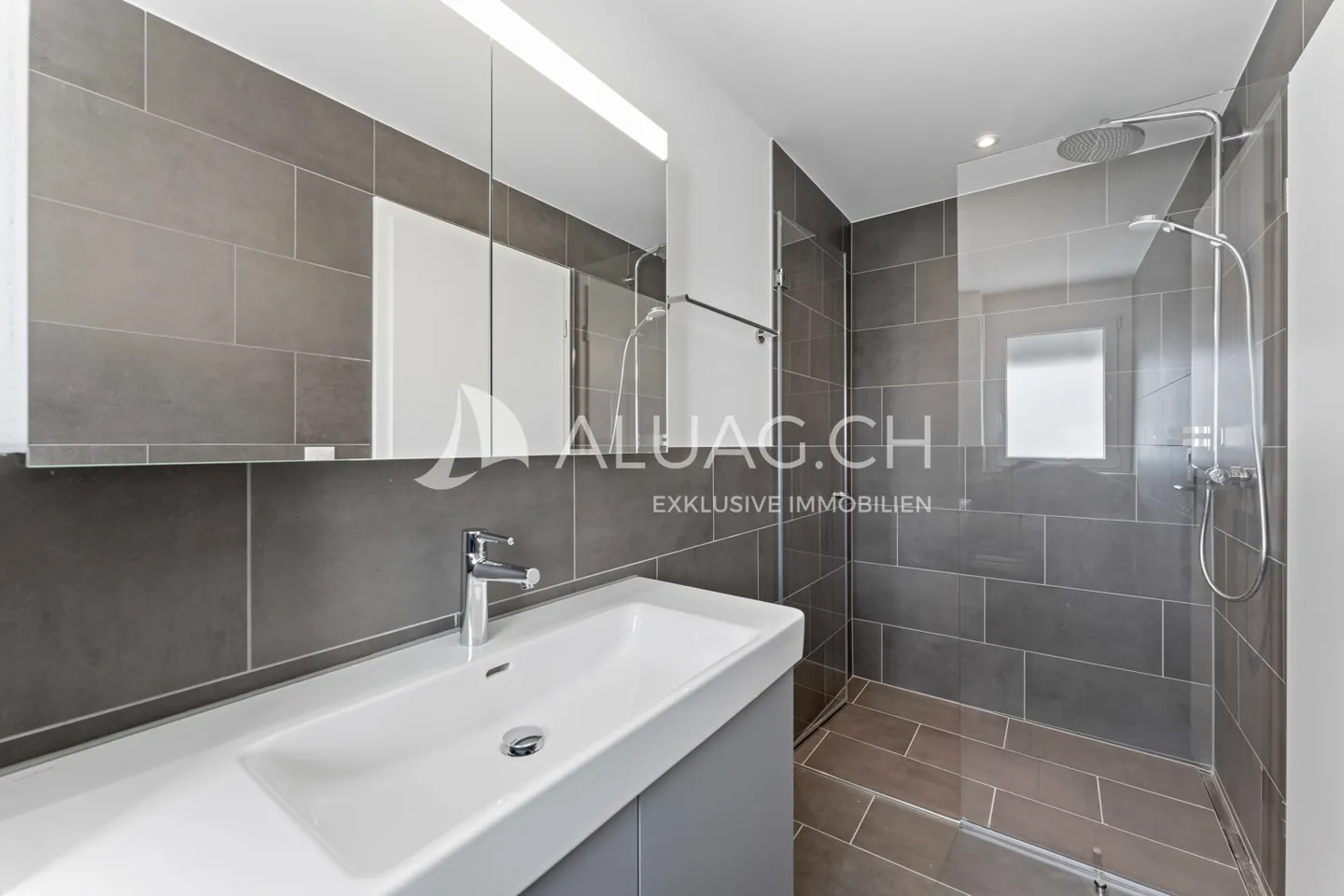 Modern Apartment with Scenic Views - Photo 8 of 11