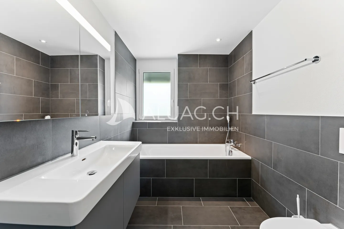 Modern Apartment with Scenic Views - Photo 9 of 11