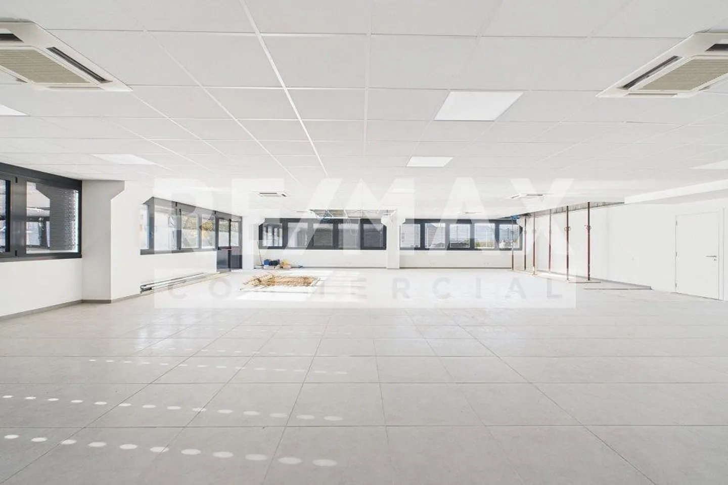Unique opportunity new commercial building for sale first occupation - Photo 3 of 13