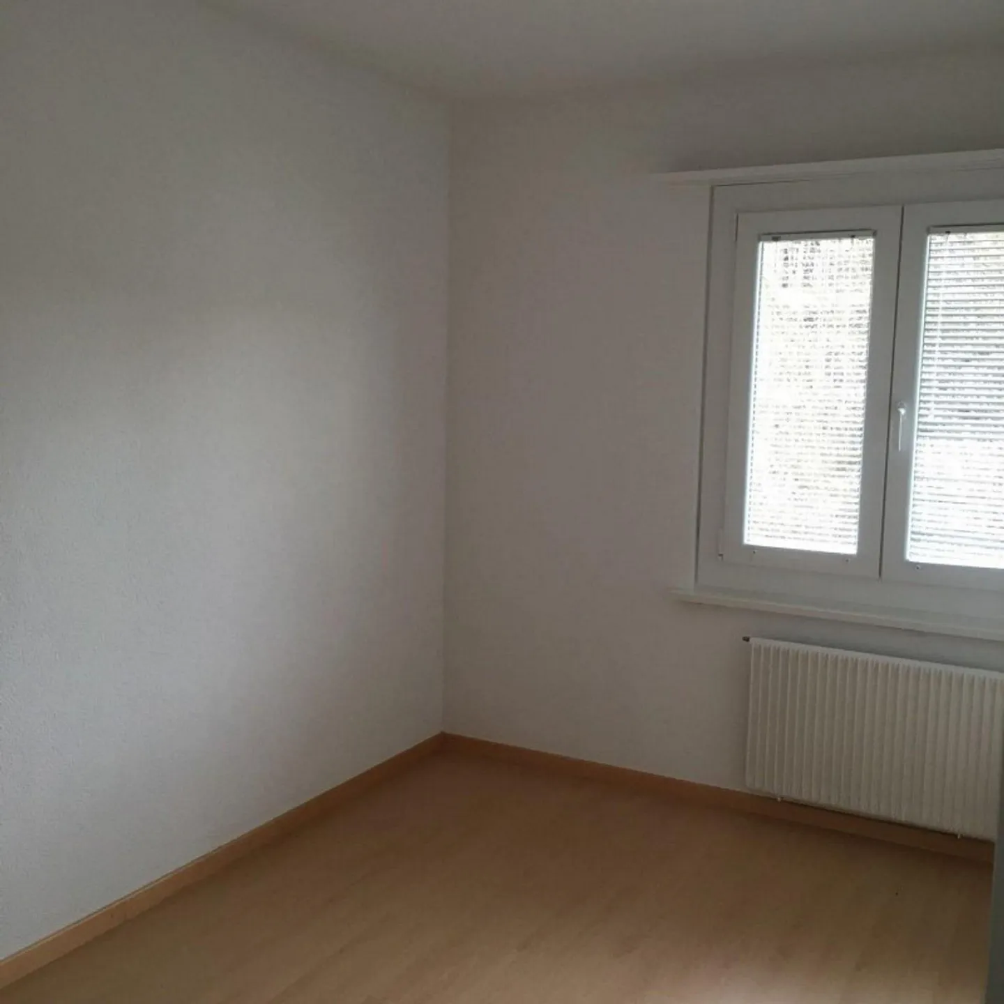Appartamento affascinante con 4 stanze in una posizione tranquilla a Zuchwil - Foto 6 di 10