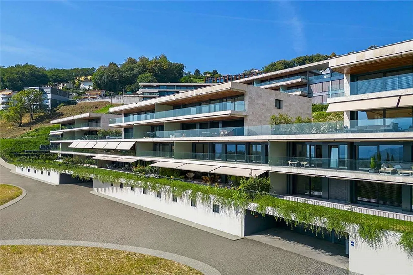 Appartement élégant de 3,5 pièces avec vue sur le lac - Photo 1 sur 10