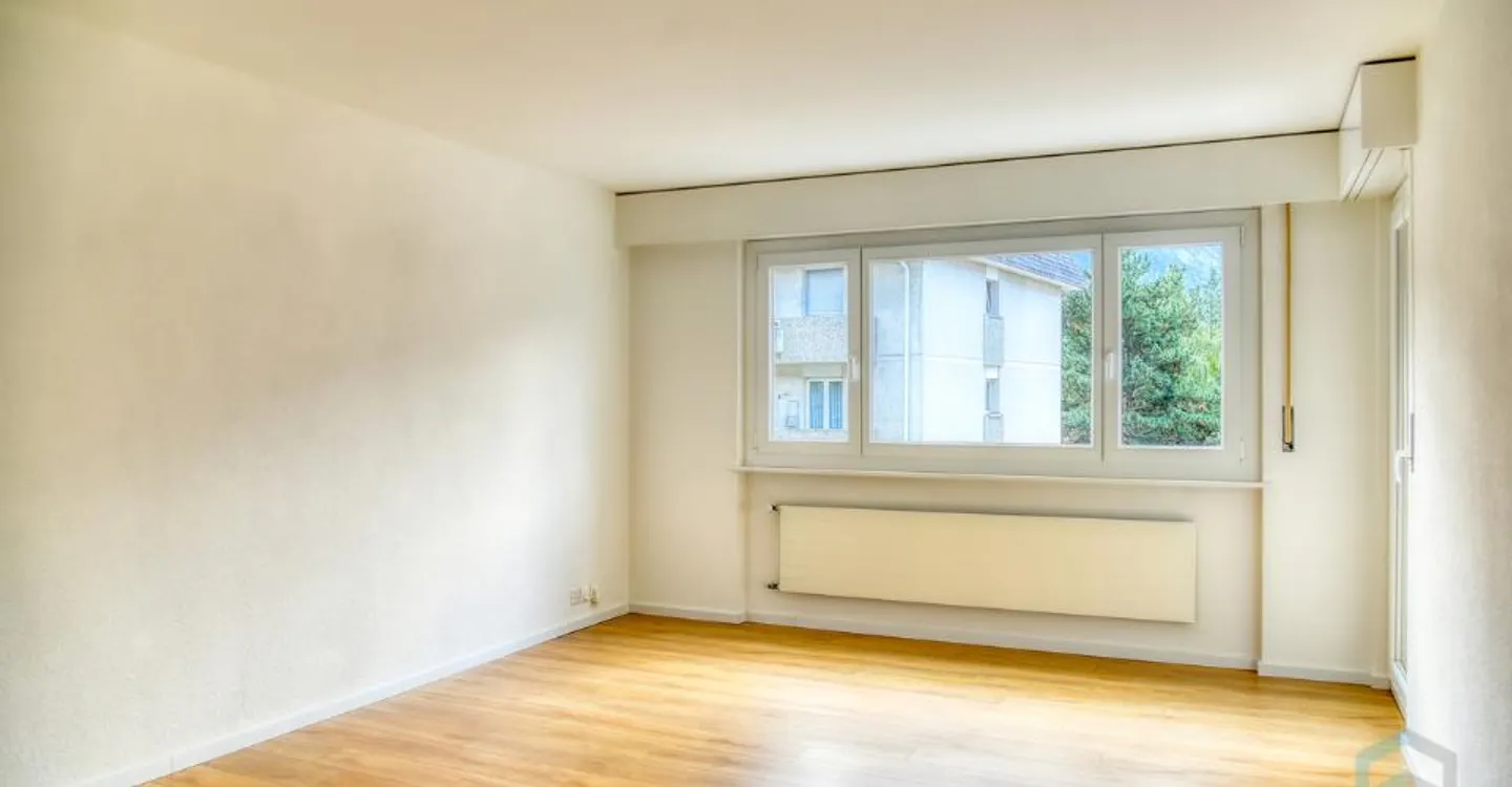 A LOUER Spacieux appartement rénové de 4 ½ pièces avec grand balcon - Foto 2 di 13