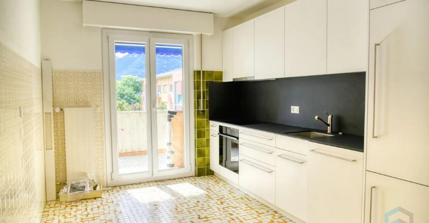A LOUER Spacieux appartement rénové de 4 ½ pièces avec grand balcon - Foto 3 di 13