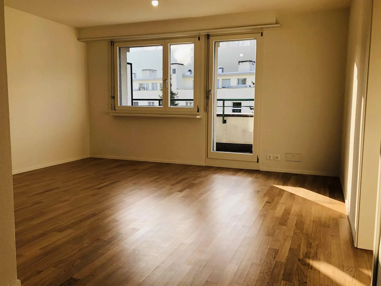 Appartement spacieux et très lumineux de 2,5 pièces - Photo 3 sur 6