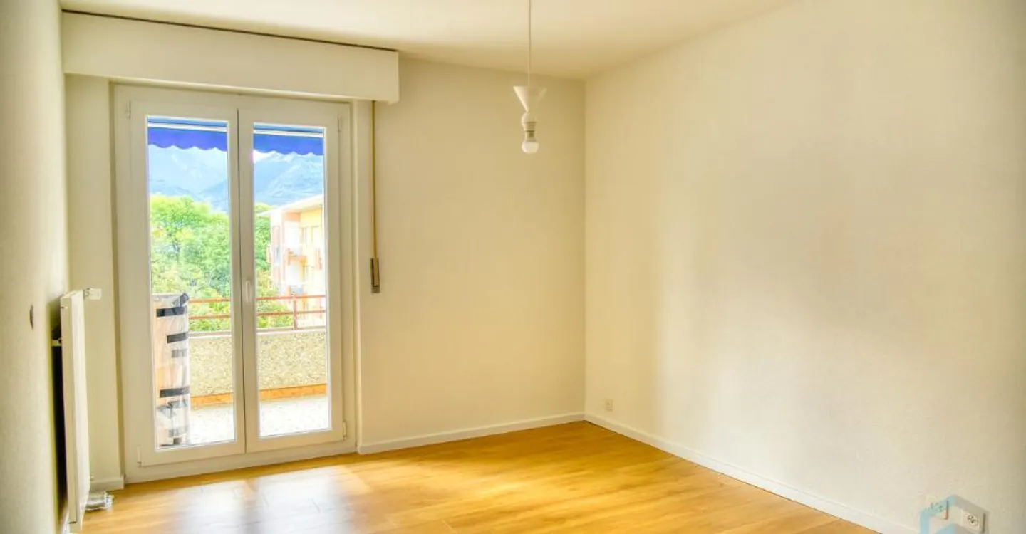 A LOUER Spacieux appartement rénové de 4 ½ pièces avec grand balcon - Foto 4 di 13