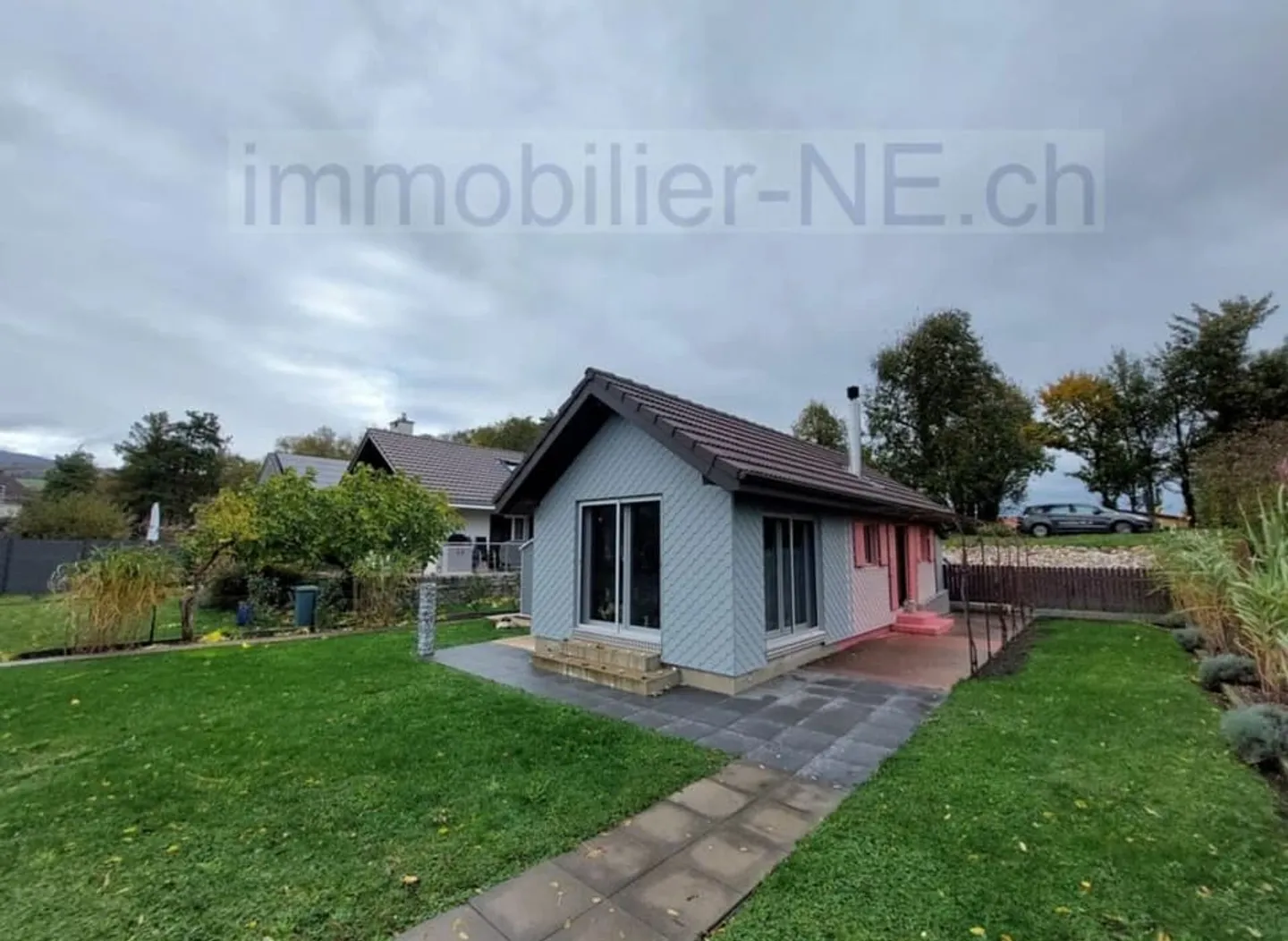 Charmantes Chalet in ruhiger Umgebung, in unmittelbarer Nähe des Sees - Foto 1 von 10