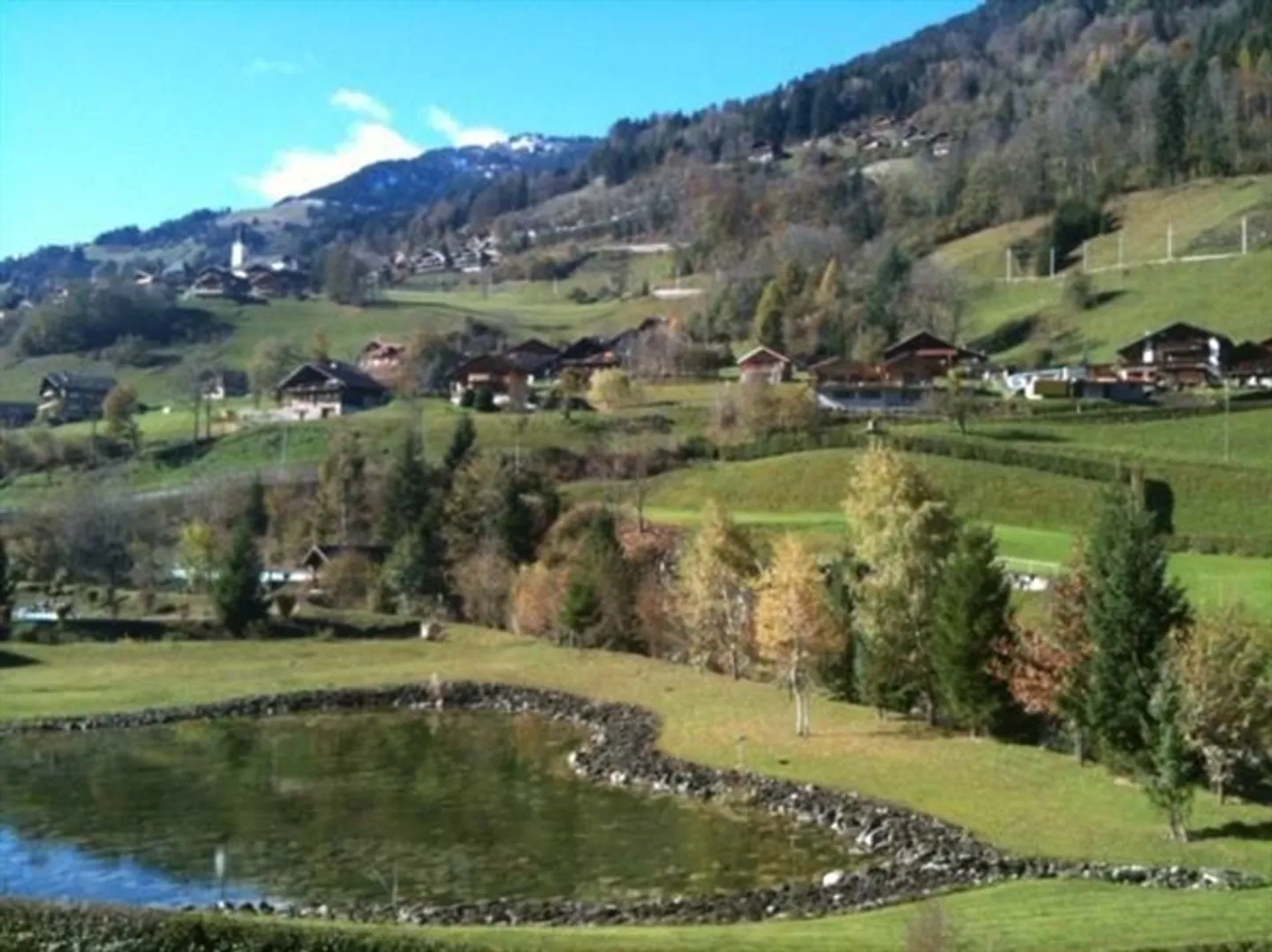 Beautiful furnished 3.5-room apartment of 69.66 m2 + parking space in garage, cellar and ski storage - Photo 2 of 13