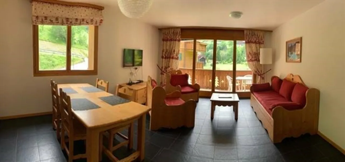 Beautiful furnished 3.5-room apartment of 69.66 m2 + parking space in garage, cellar and ski storage - Photo 3 of 13