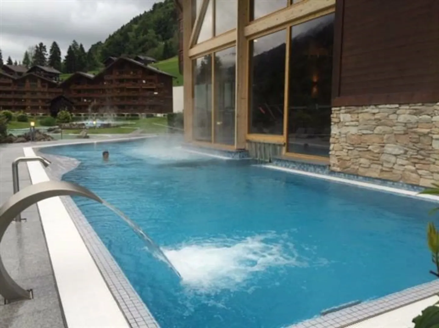 Beautiful furnished 3.5-room apartment of 69.66 m2 + parking space in garage, cellar and ski storage - Photo 7 of 13