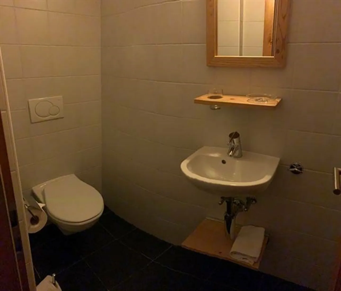 Beautiful furnished 3.5-room apartment of 69.66 m2 + parking space in garage, cellar and ski storage - Photo 10 of 13