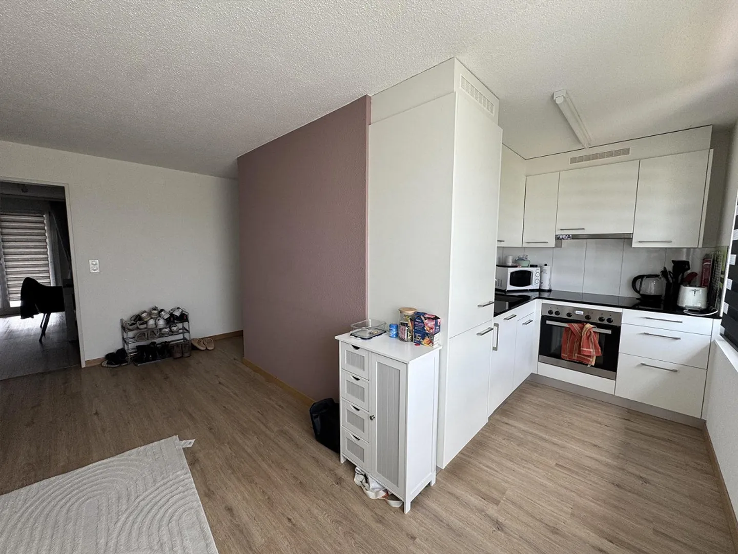 Moderne 3.5-Zimmer-Wohnung mit Balkon - Foto 2 von 7