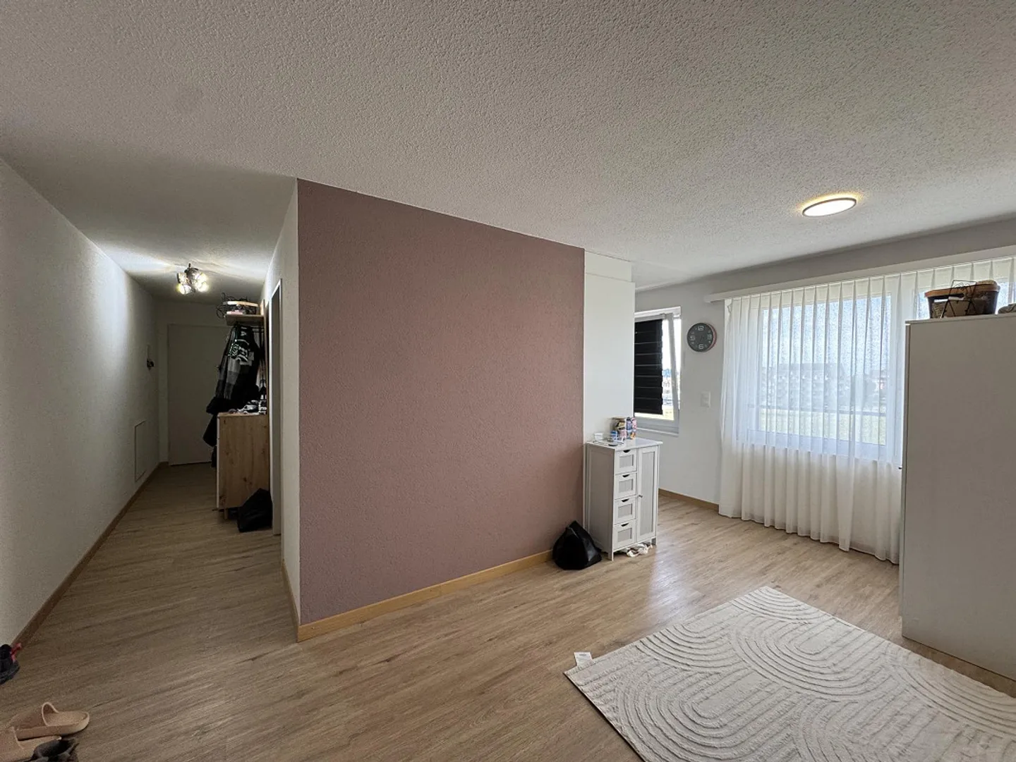 Moderne 3.5-Zimmer-Wohnung mit Balkon - Foto 3 von 7