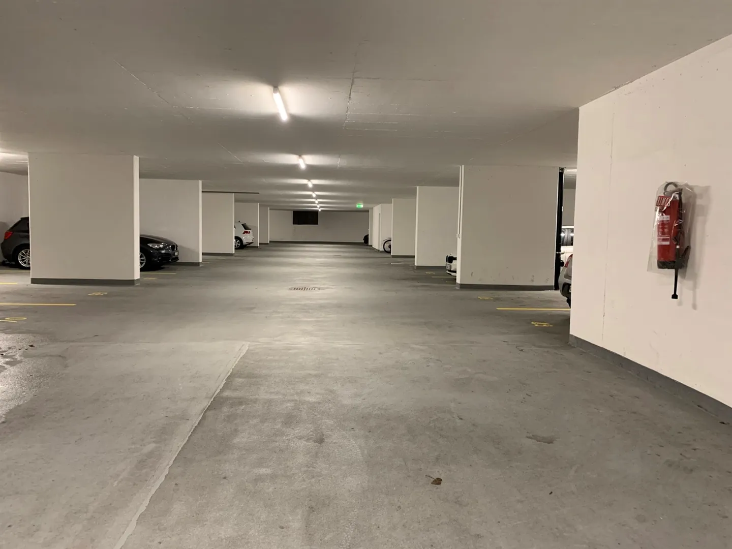 Parkplatz in Klingnau - Foto 1 von 2