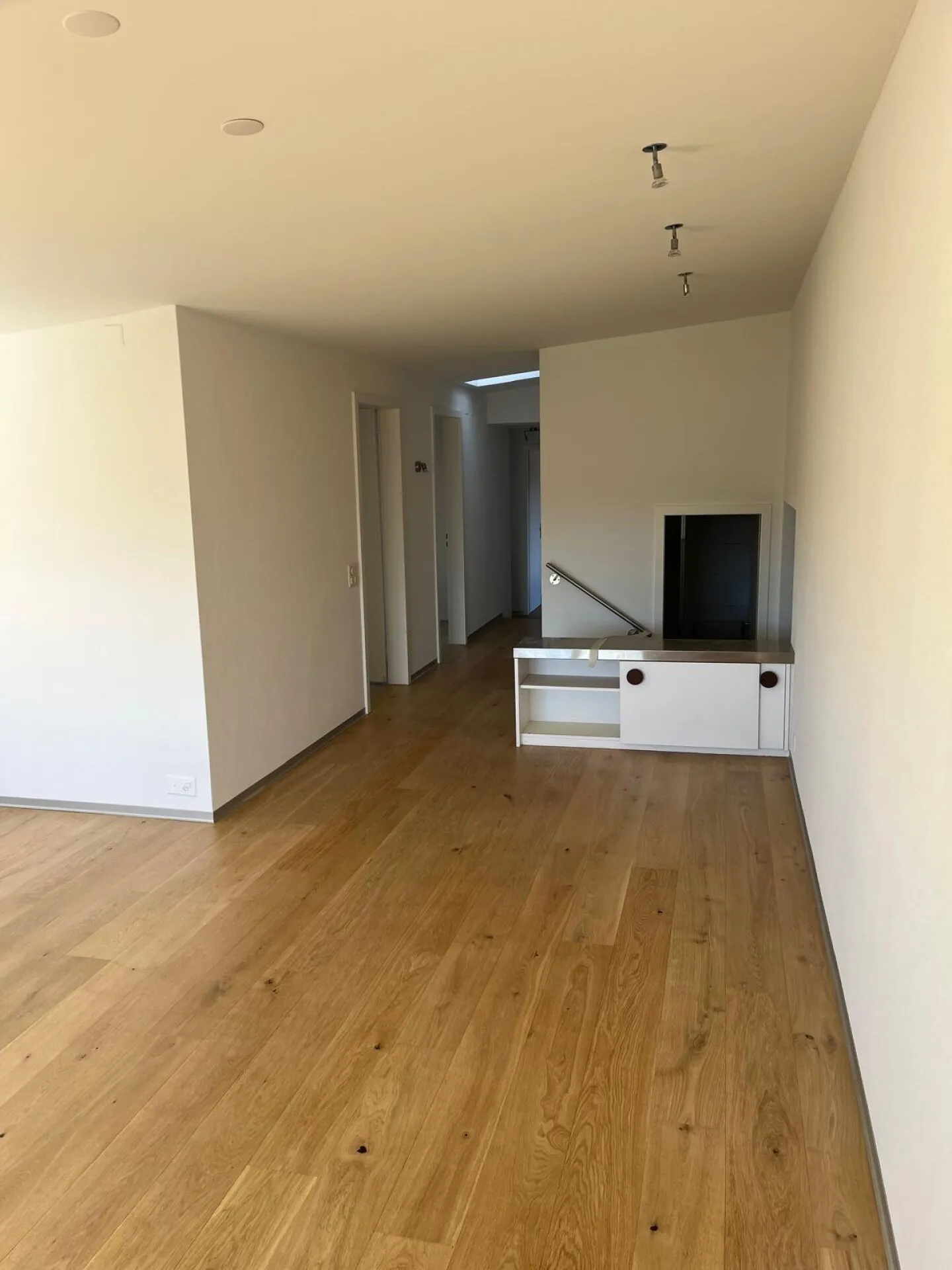 Appartamento recentemente ristrutturato con stufa svedese, garage e posto auto - Foto 3 di 14