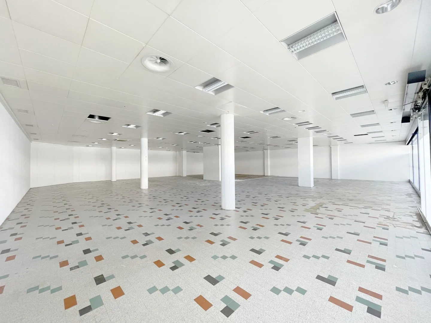 Espace Commercial avec Haute Visibilité - Photo 4 sur 8