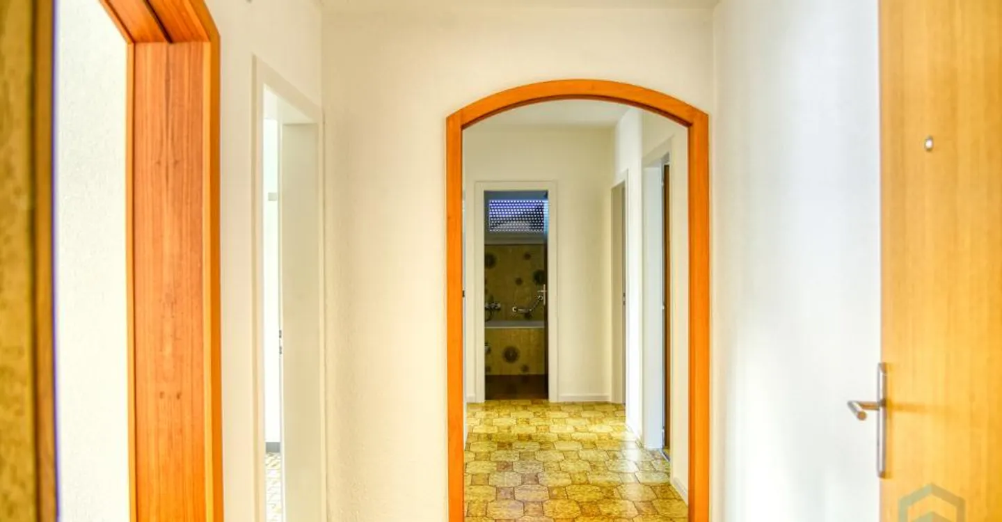 A LOUER Spacieux appartement rénové de 4 ½ pièces avec grand balcon - Foto 9 di 13