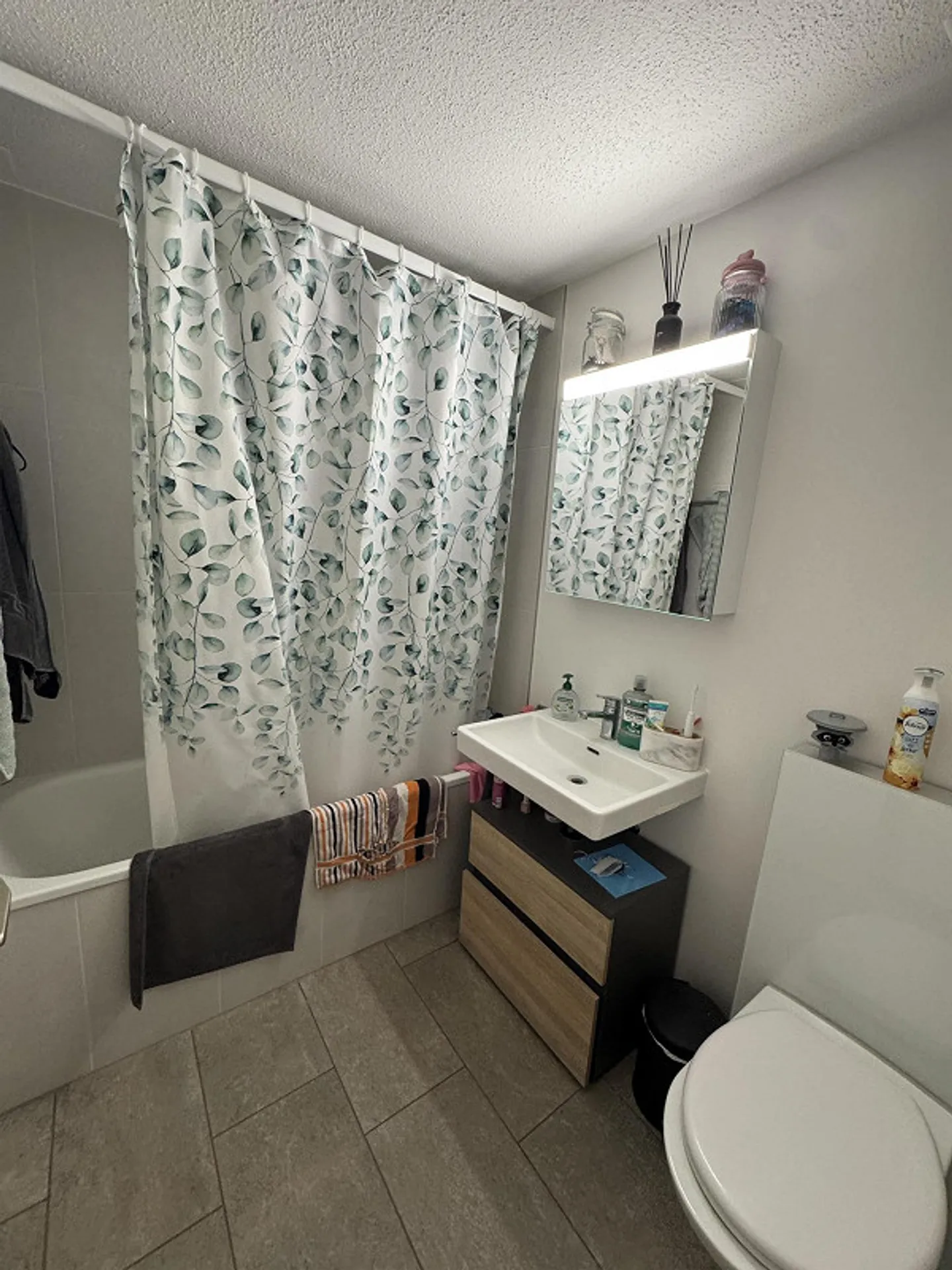 Moderne 3.5-Zimmer-Wohnung mit Balkon - Foto 7 von 7