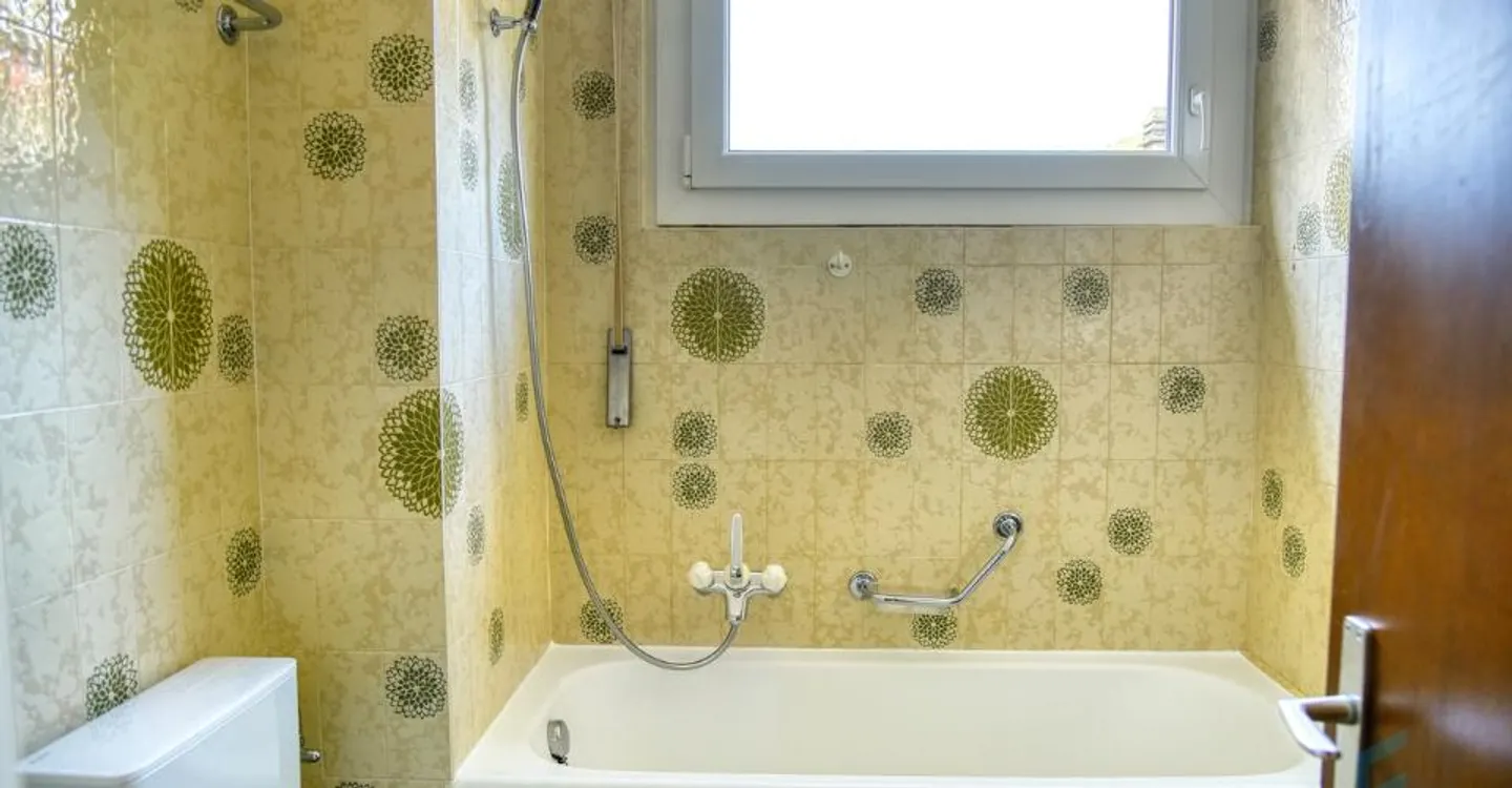 A LOUER Spacieux appartement rénové de 4 ½ pièces avec grand balcon - Foto 8 di 13