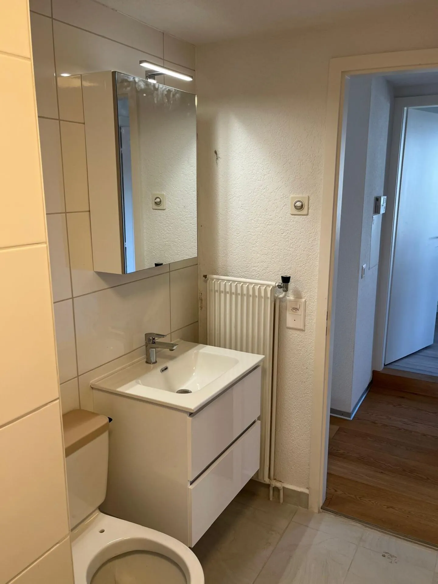 Appartamento recentemente ristrutturato con stufa svedese, garage e posto auto - Foto 9 di 14