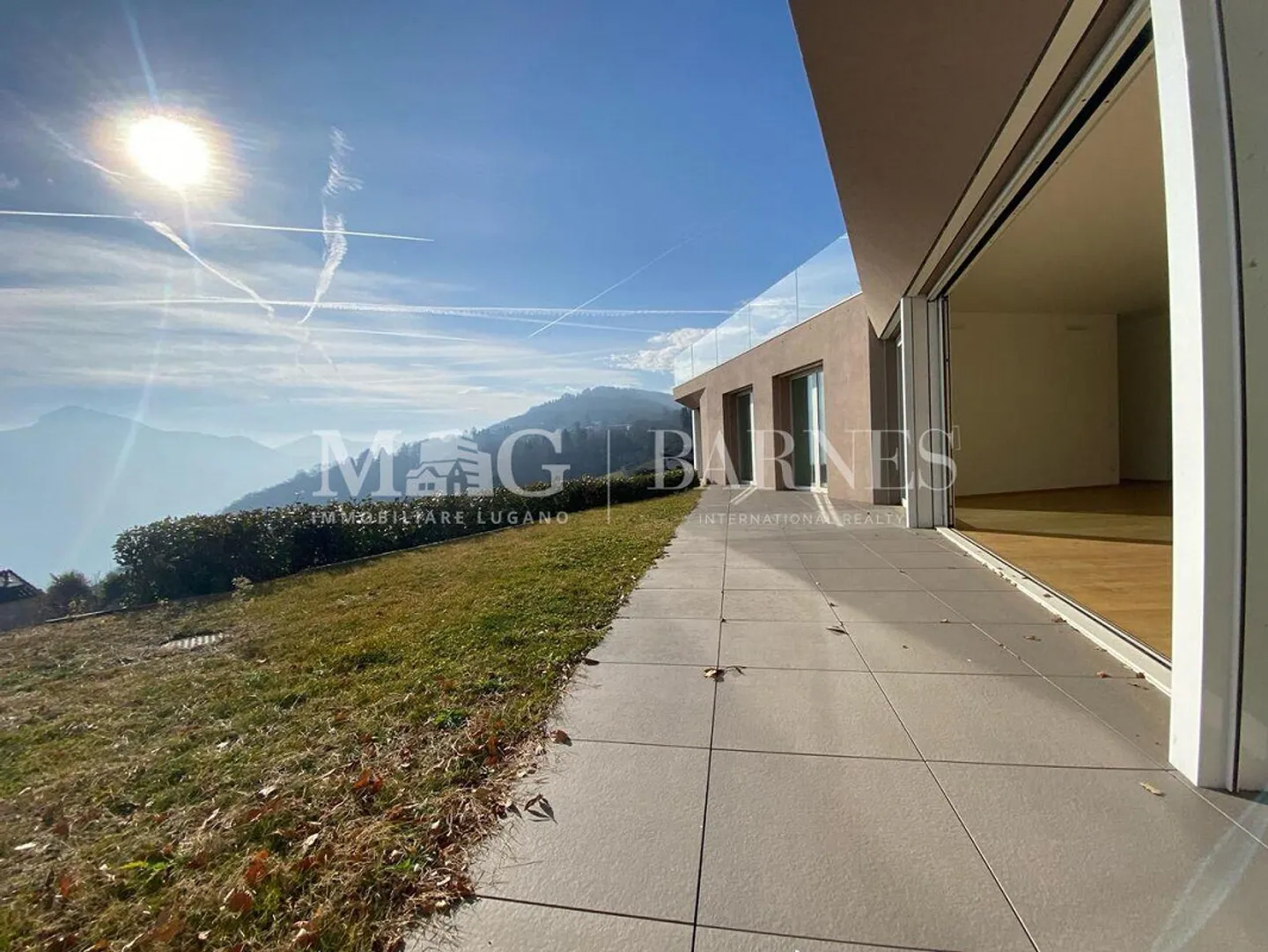 Modern Apartment with Lake View - Photo 7 of 10