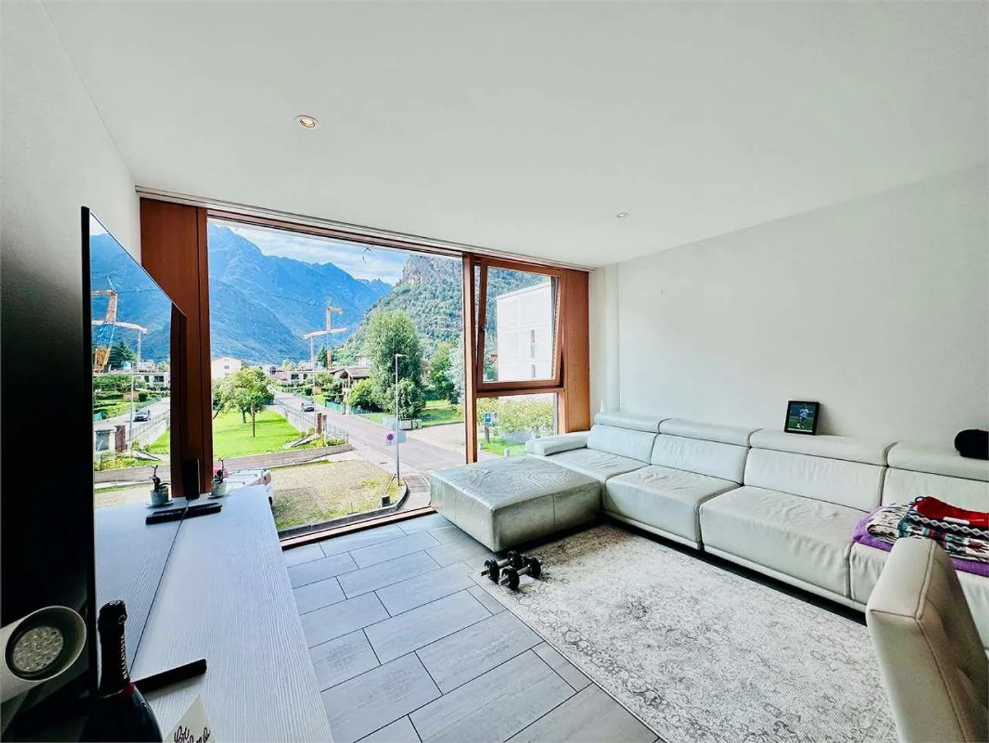 BIASCA - appartement moderne de 3,5 pièces au centre - Photo 1 sur 12
