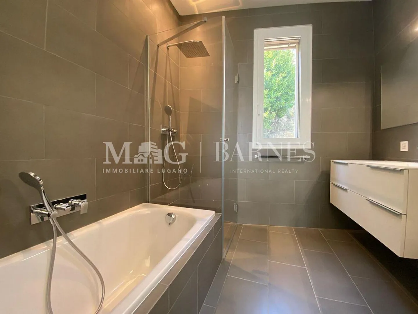 Modern Apartment with Lake View - Photo 9 of 10