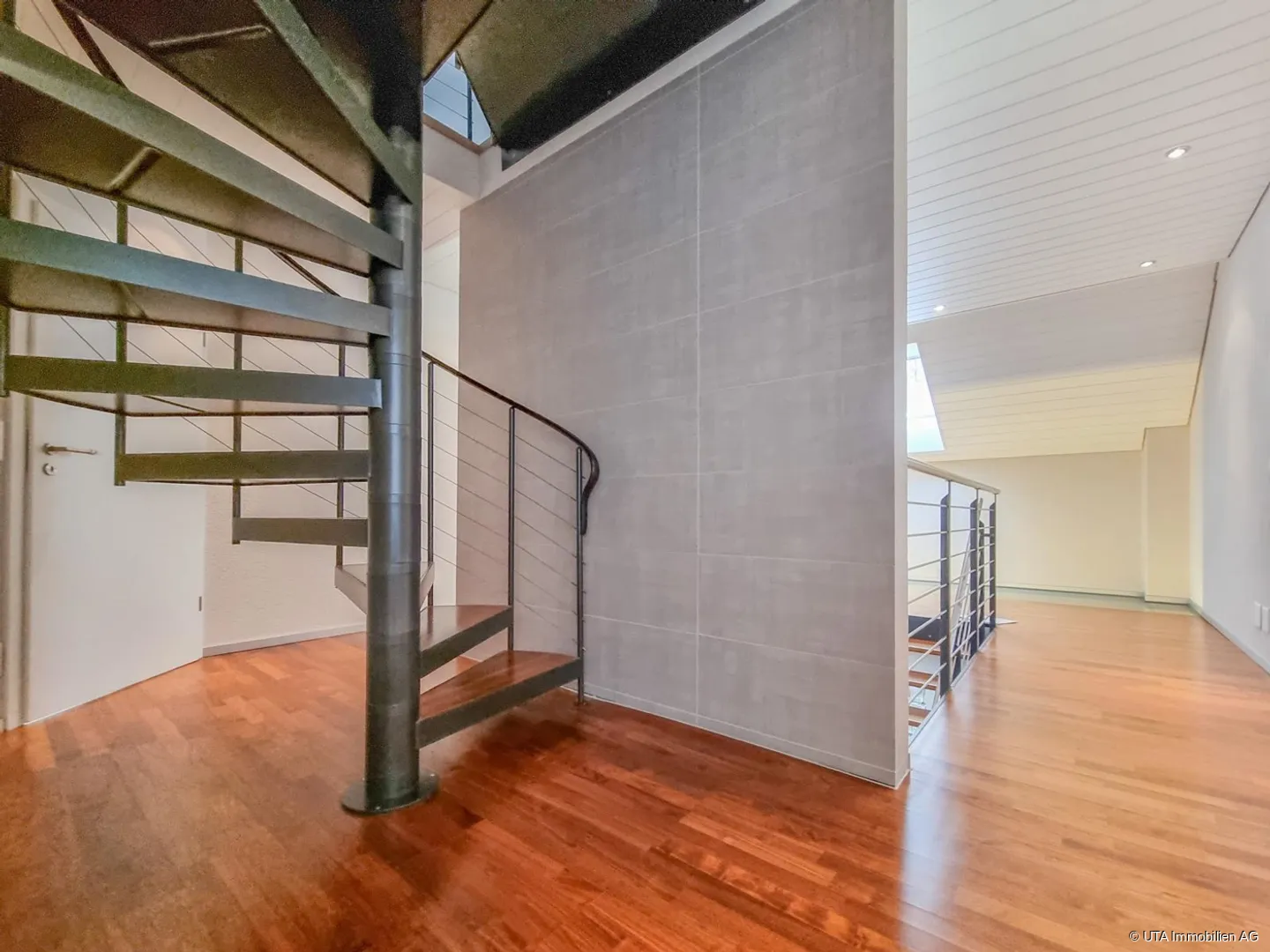 Luxurious property with many extras and breathtaking views - Photo 11 of 18