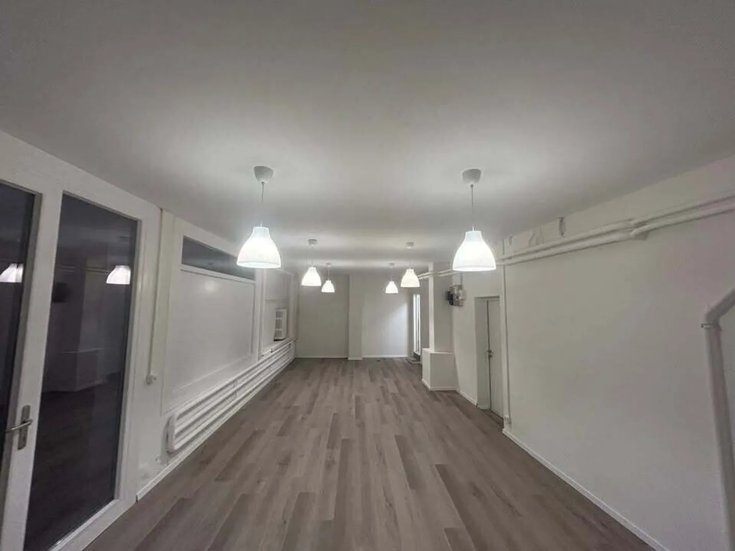 Praktischer Raum, perfekt für Lagerung oder Hobbywerkstatt - Foto 2 von 4