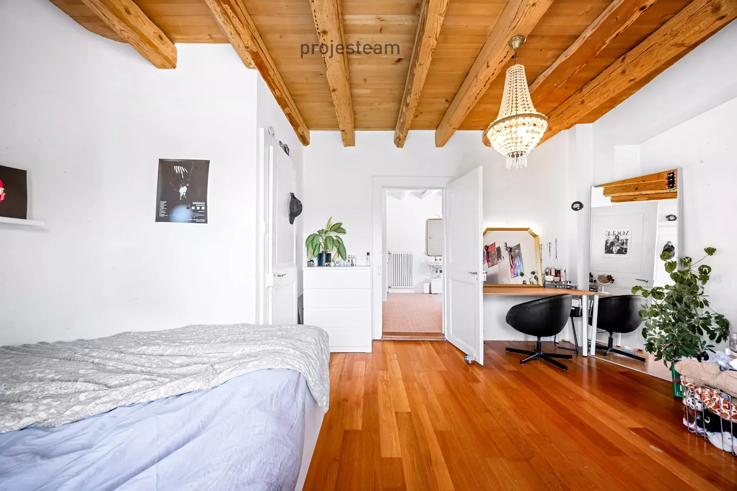 Charming Character House - Photo 11 of 32