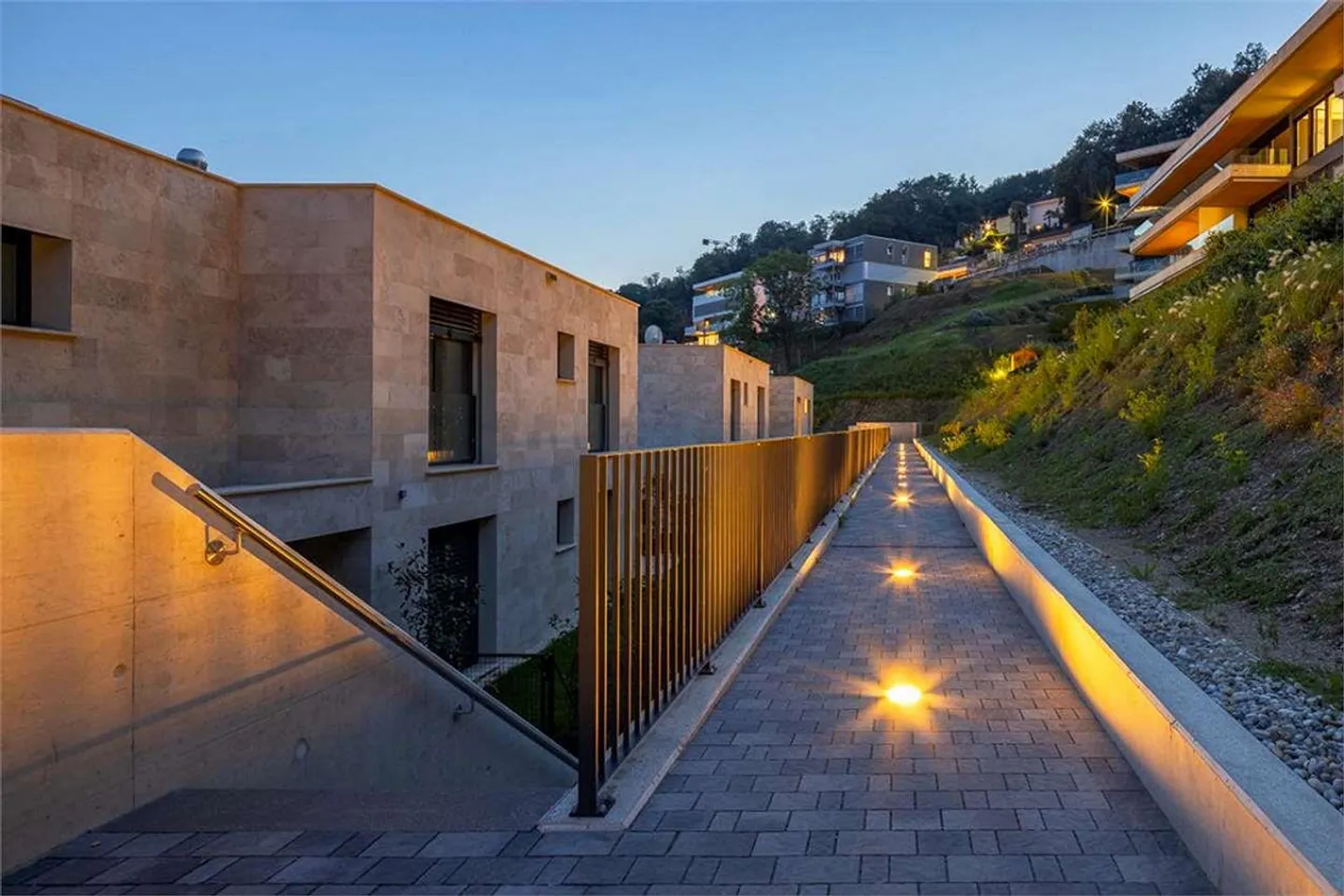 Appartement élégant de 3,5 pièces avec vue sur le lac - Photo 9 sur 10