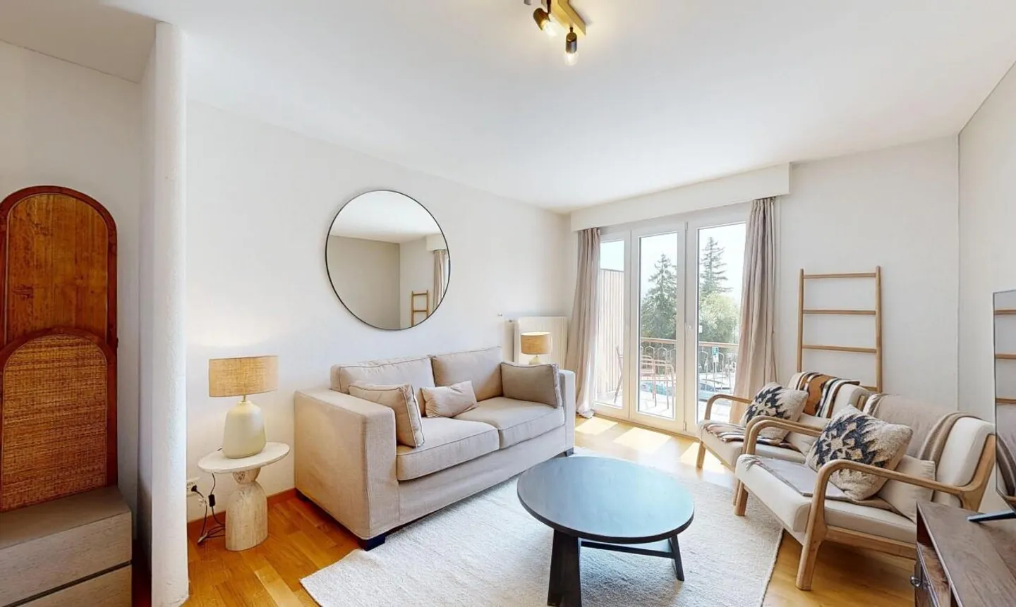 Magnifique 2.5 pièces rénové avec vue sur les montagnes - Photo 3 sur 11