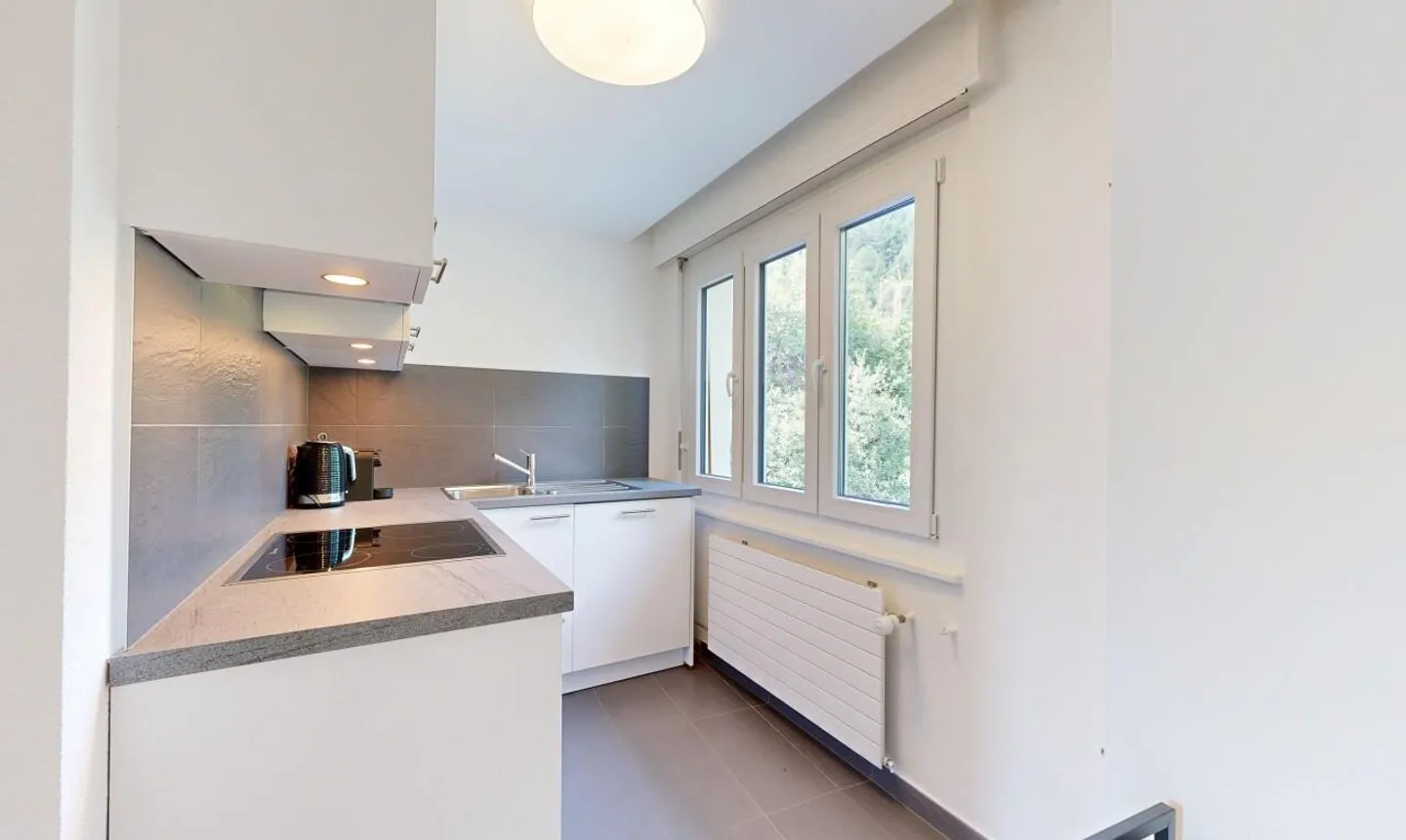 Magnifique 2.5 pièces rénové avec vue sur les montagnes - Photo 5 sur 11