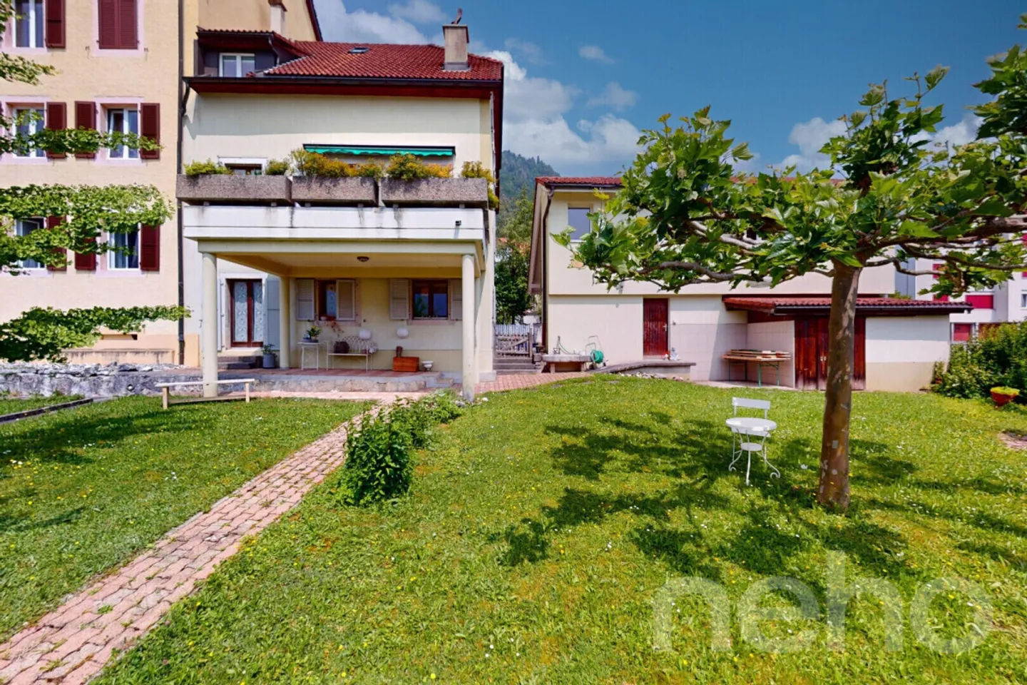 Grande Maison de deux appartements + Bureaux et garages indépendants - Photo 12 sur 12