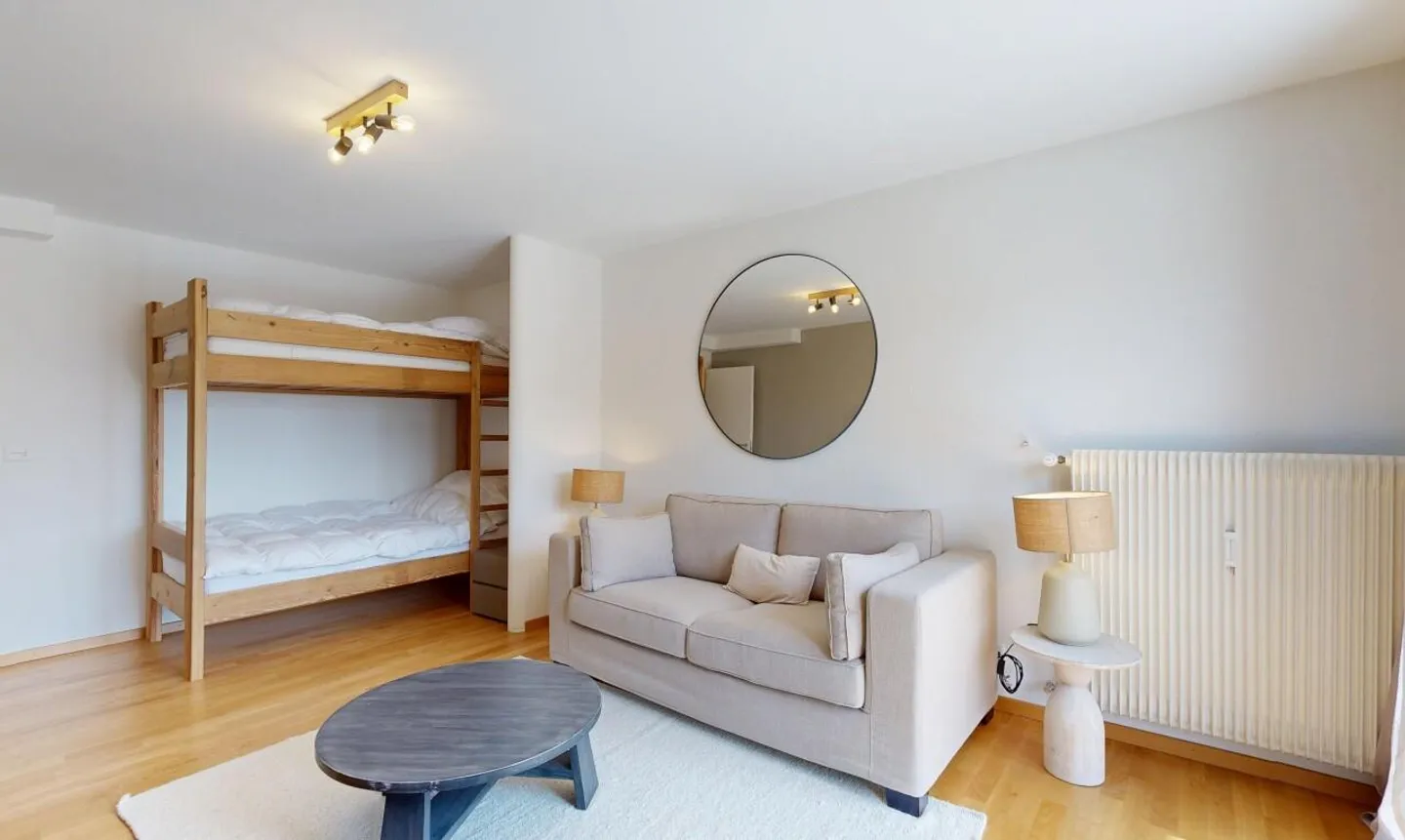 Magnifique 2.5 pièces rénové avec vue sur les montagnes - Photo 10 sur 11