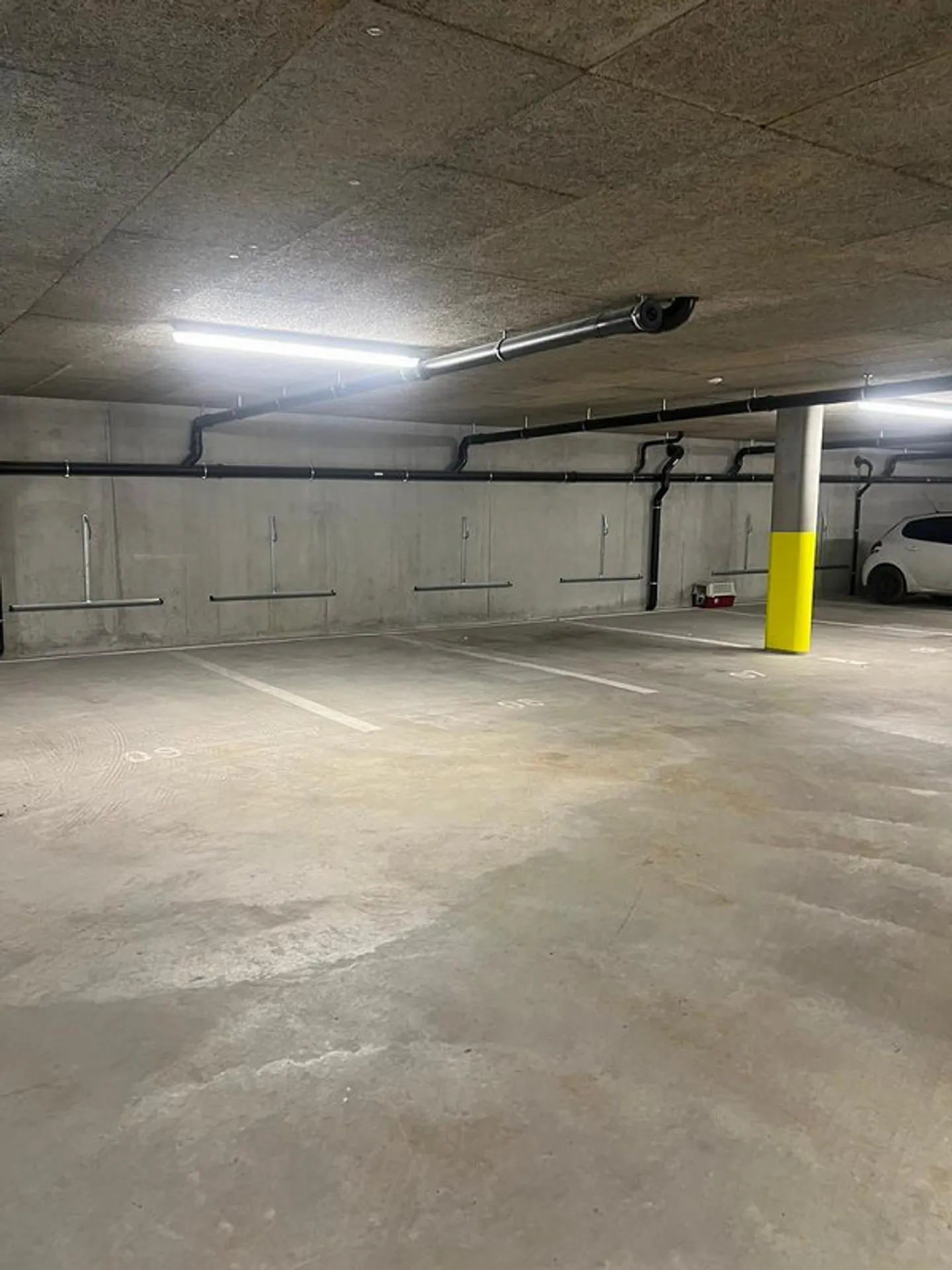 Underground parking space for rent in Aigle / First month's rent free - Photo 2 of 2