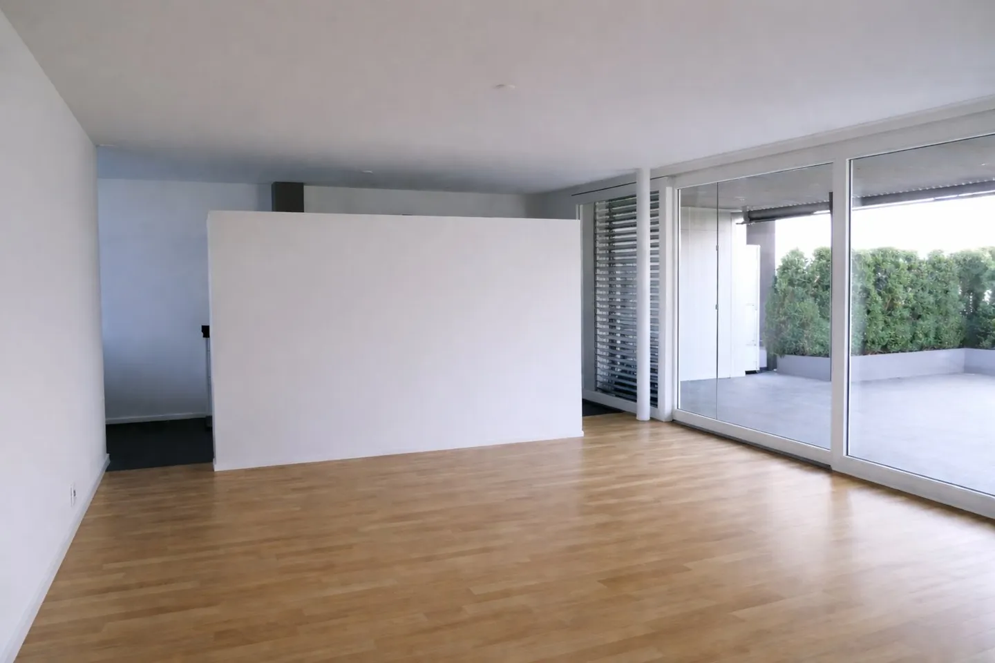 Spacious, bright apartment in a quiet location - Photo 2 of 8
