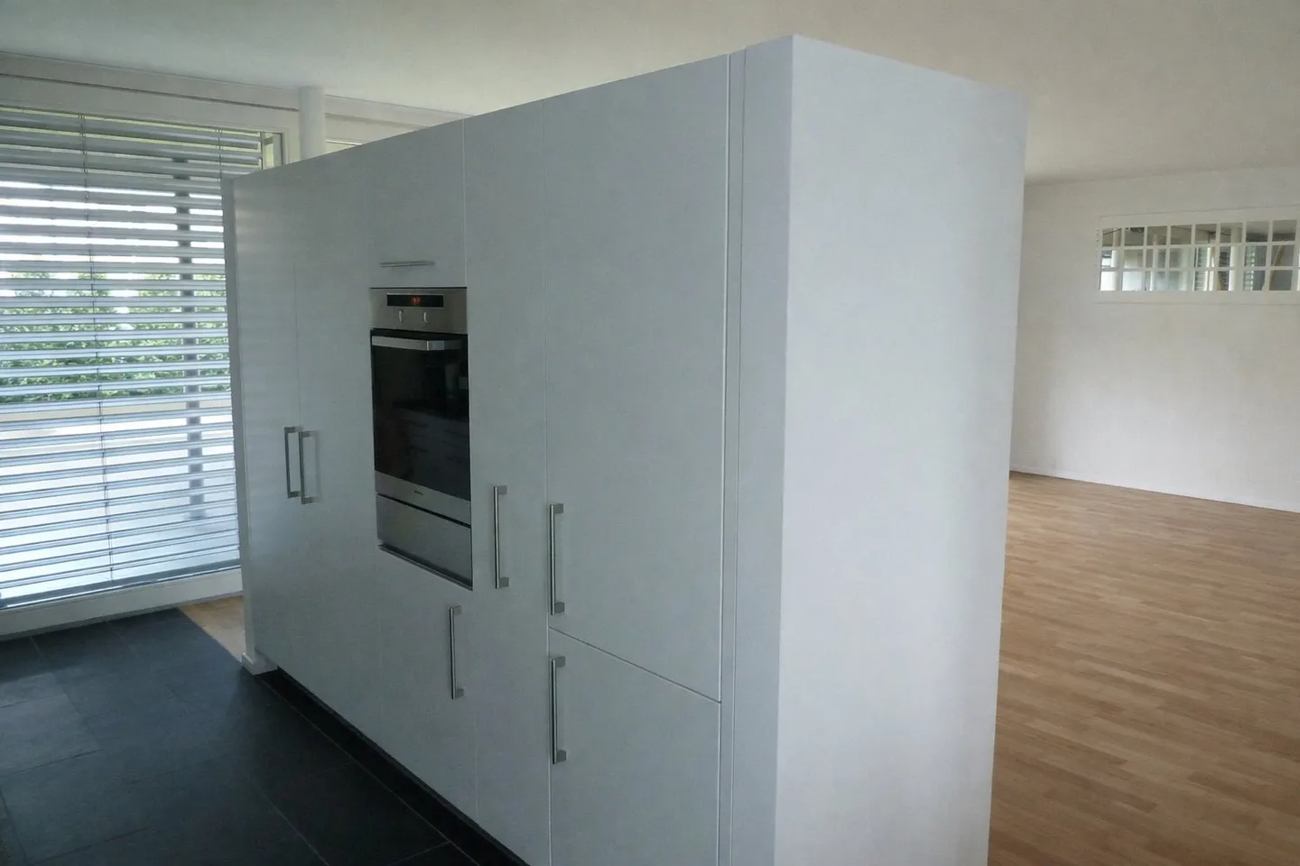 Spacious, bright apartment in a quiet location - Photo 3 of 8