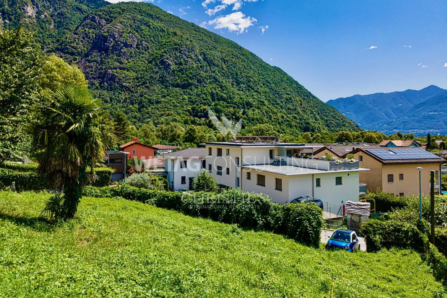 Beautiful building land in Tegna for sale with excellent open view towards Lake Maggiore - Photo 3 of 10