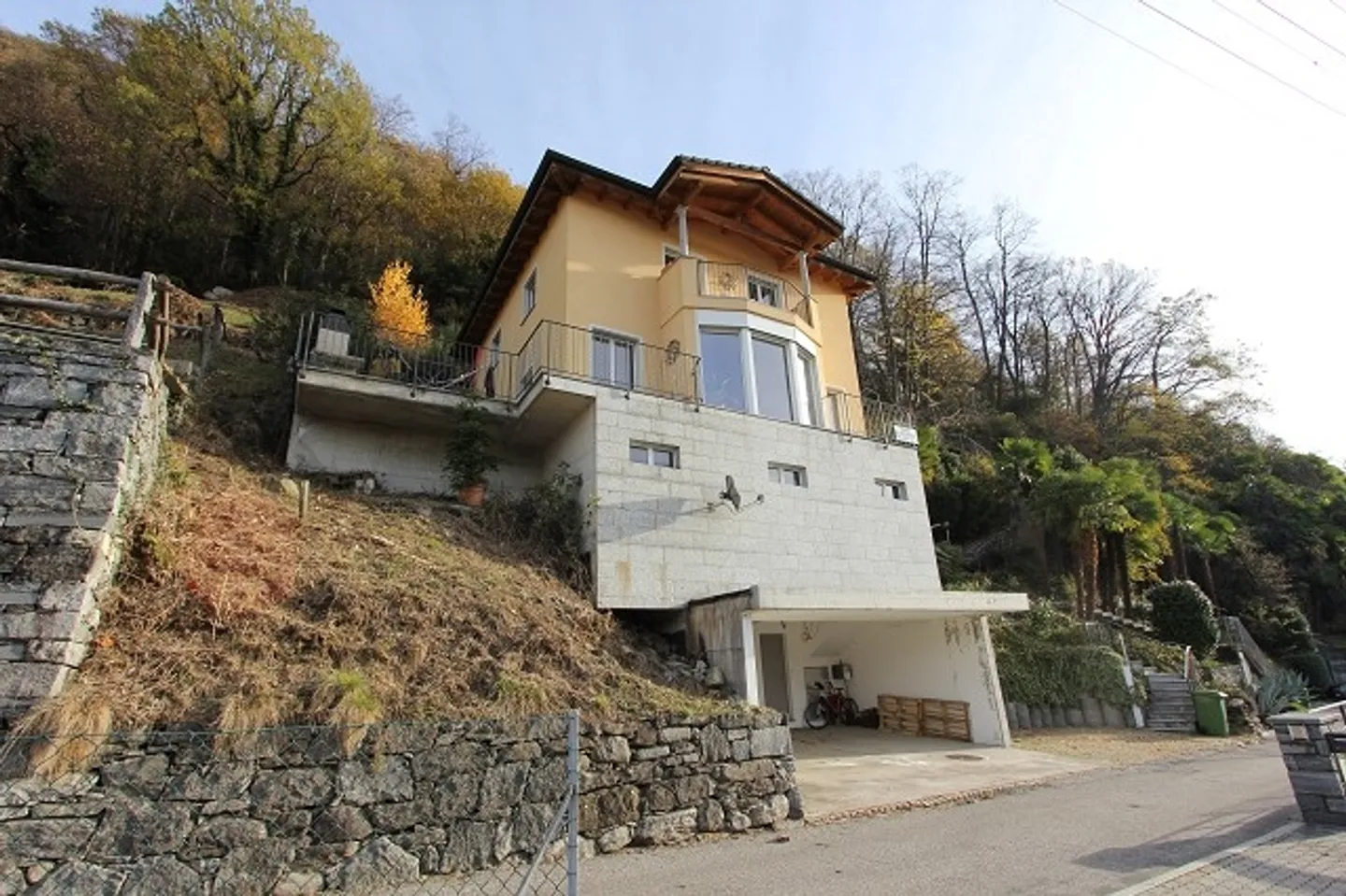 Viletta con terreno edificabile, vista e terrazze - Foto 1 di 10