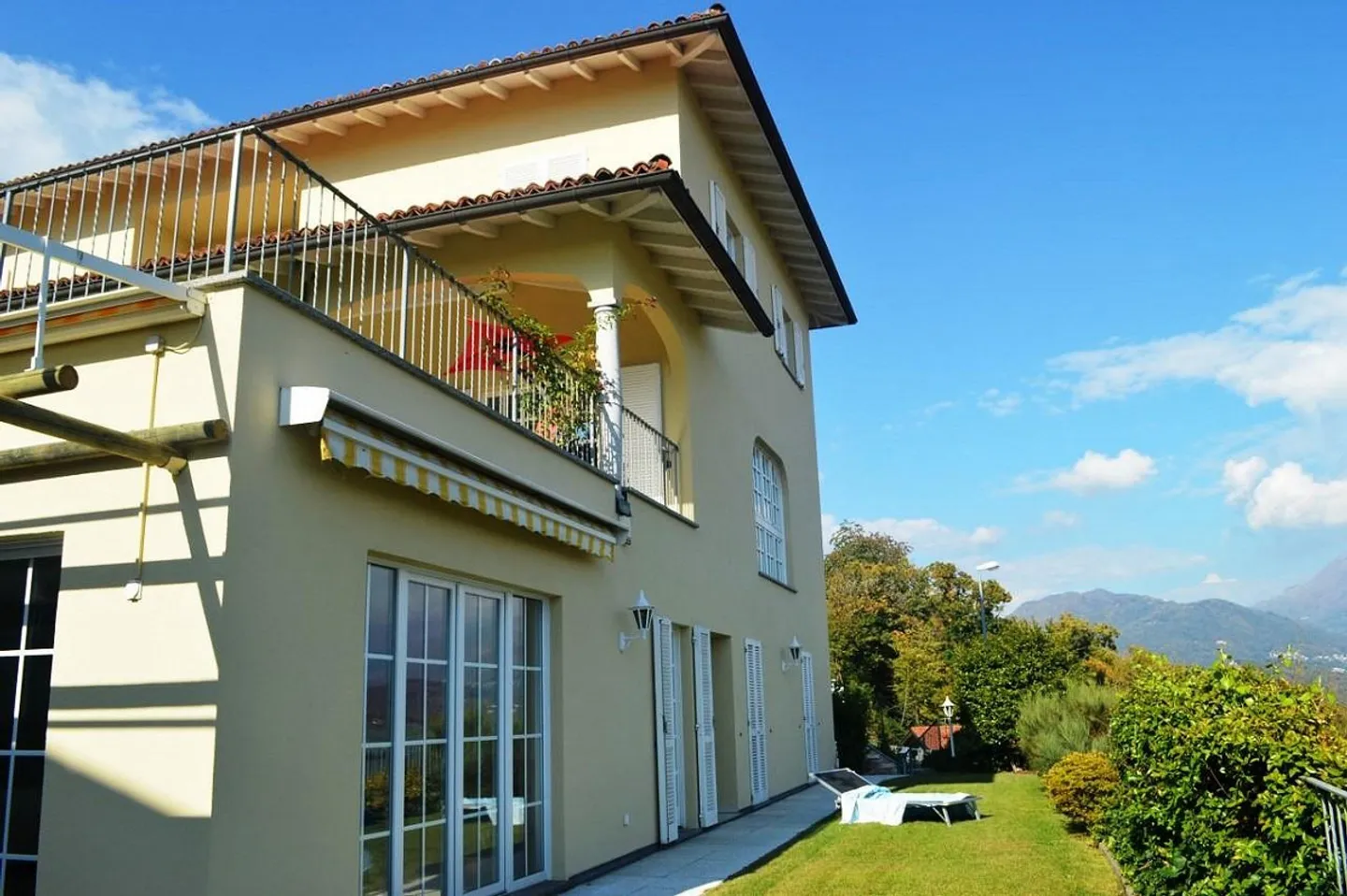 Villa bifamiliale avec vue panoramique à couper le souffle - Photo 1 sur 13