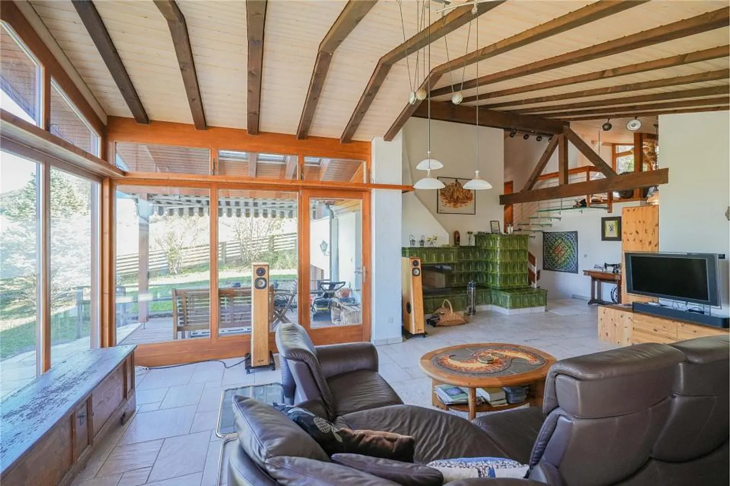 Quiet living on the edge of the building zone: 7.5 room residential house with 3 garages - Photo 10 of 13